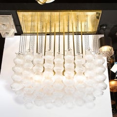 Lampadario scultoreo in vetro di Murano della metà del secolo scorso con finiture in ottone