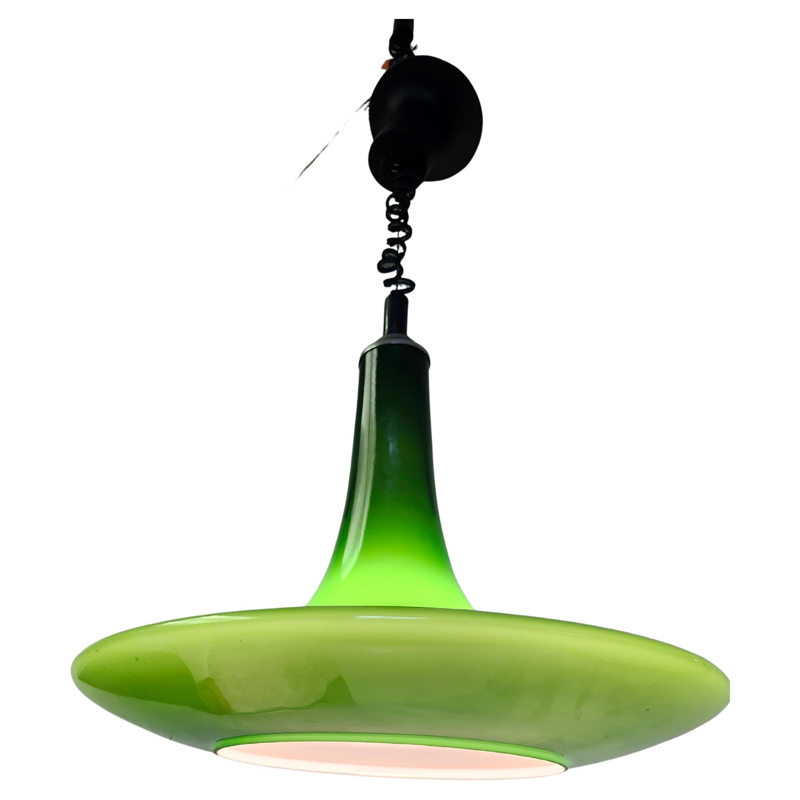 Fatto a mano Lampadario a sospensione regolabile in vetro verde di Murano scultoreo della metà del secolo scorso in vendita