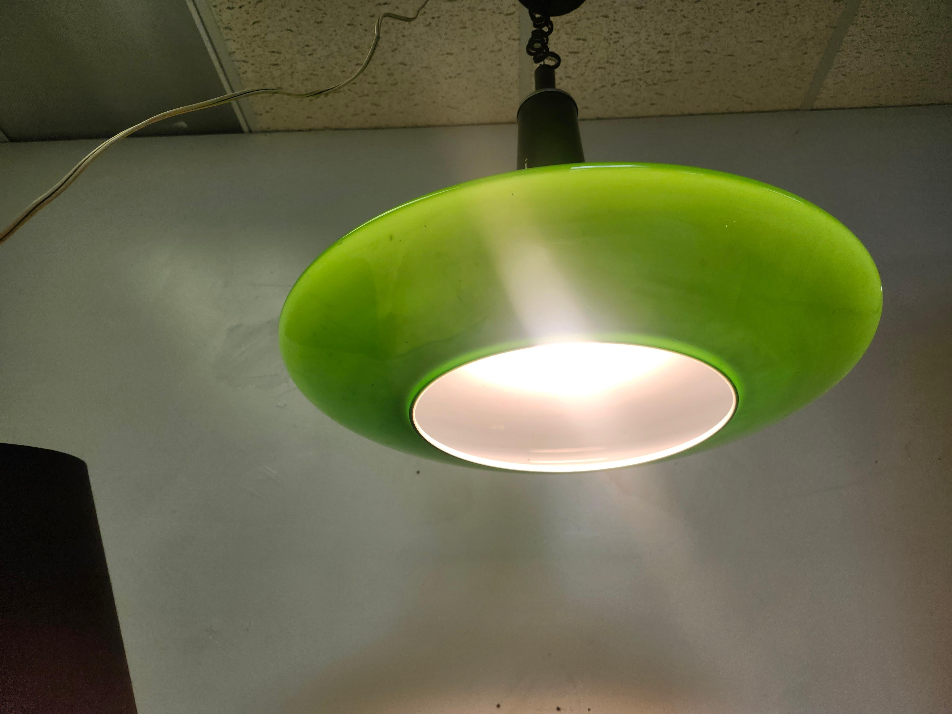 Lampadario a sospensione regolabile in vetro verde di Murano scultoreo della metà del secolo scorso In condizioni buone in vendita a Port Jervis, NY