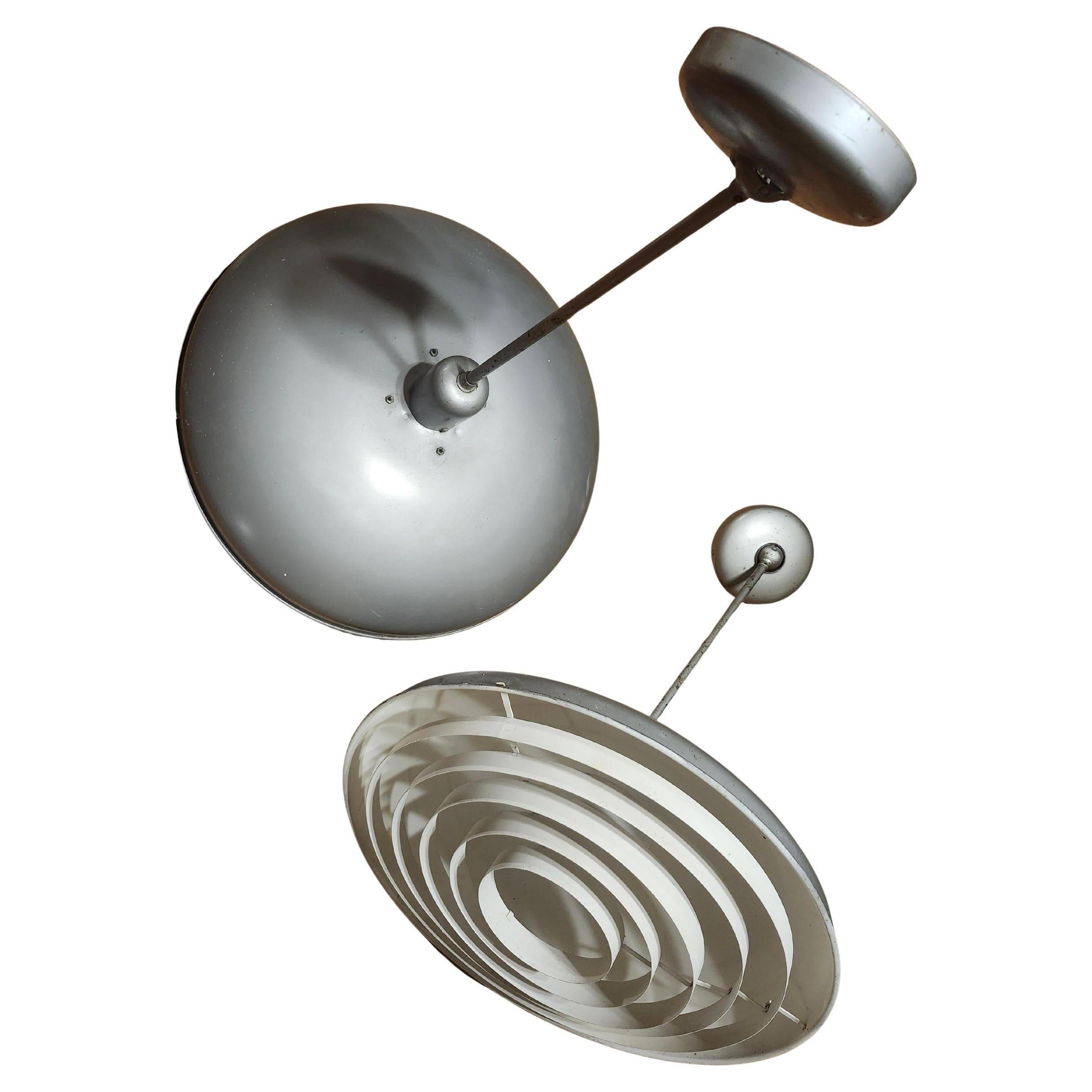 Mid-Century moderno Coppia di lampade a sospensione in stile Saturno di Kurt Versen, scultura moderna del metà secolo in vendita