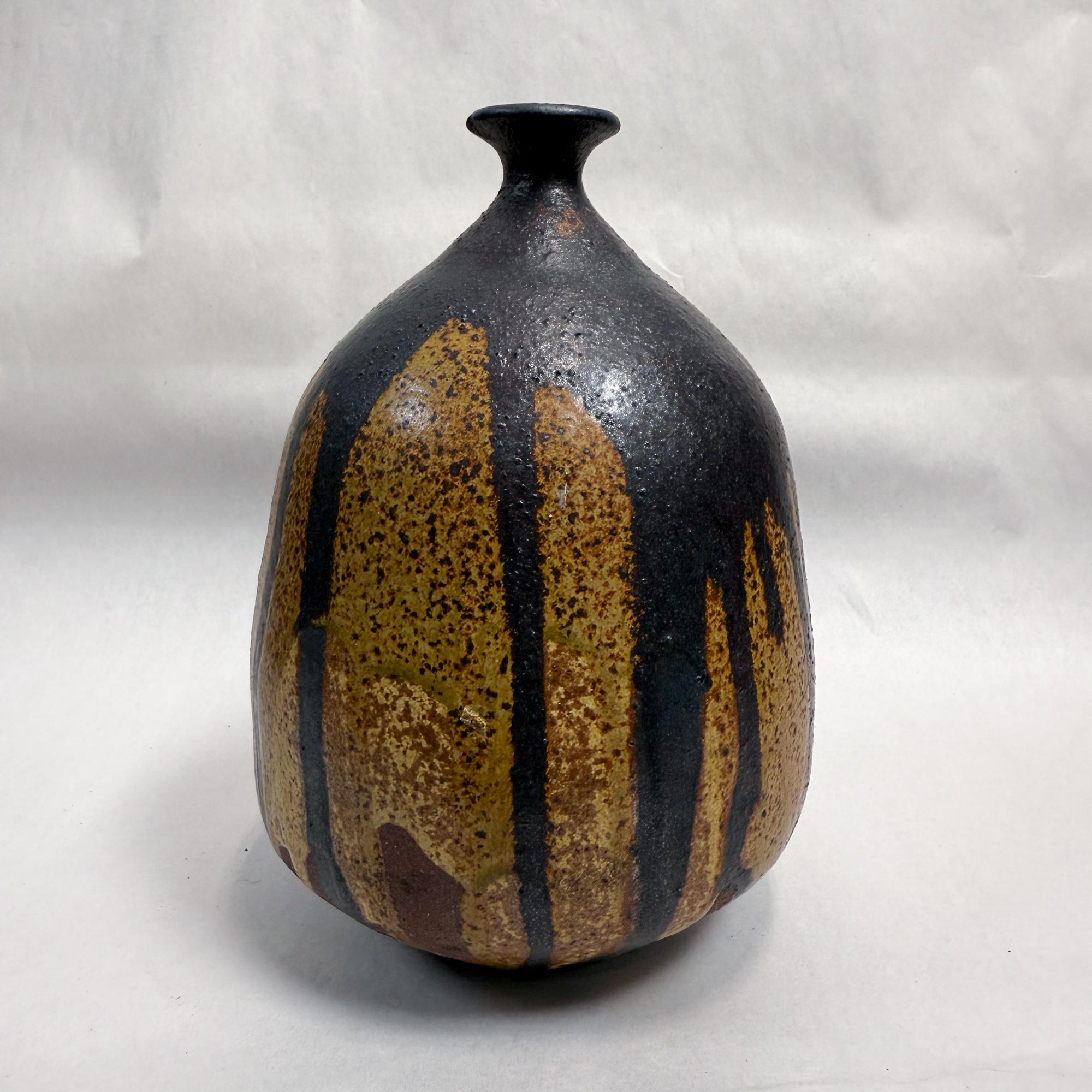 For your consideration, a mid-century modern sculptural pottery vase  with earth tones. 
Signed at the bottom, unable to read the signature. 
USA circa the 1960s.
 
Dimensions: 7.5