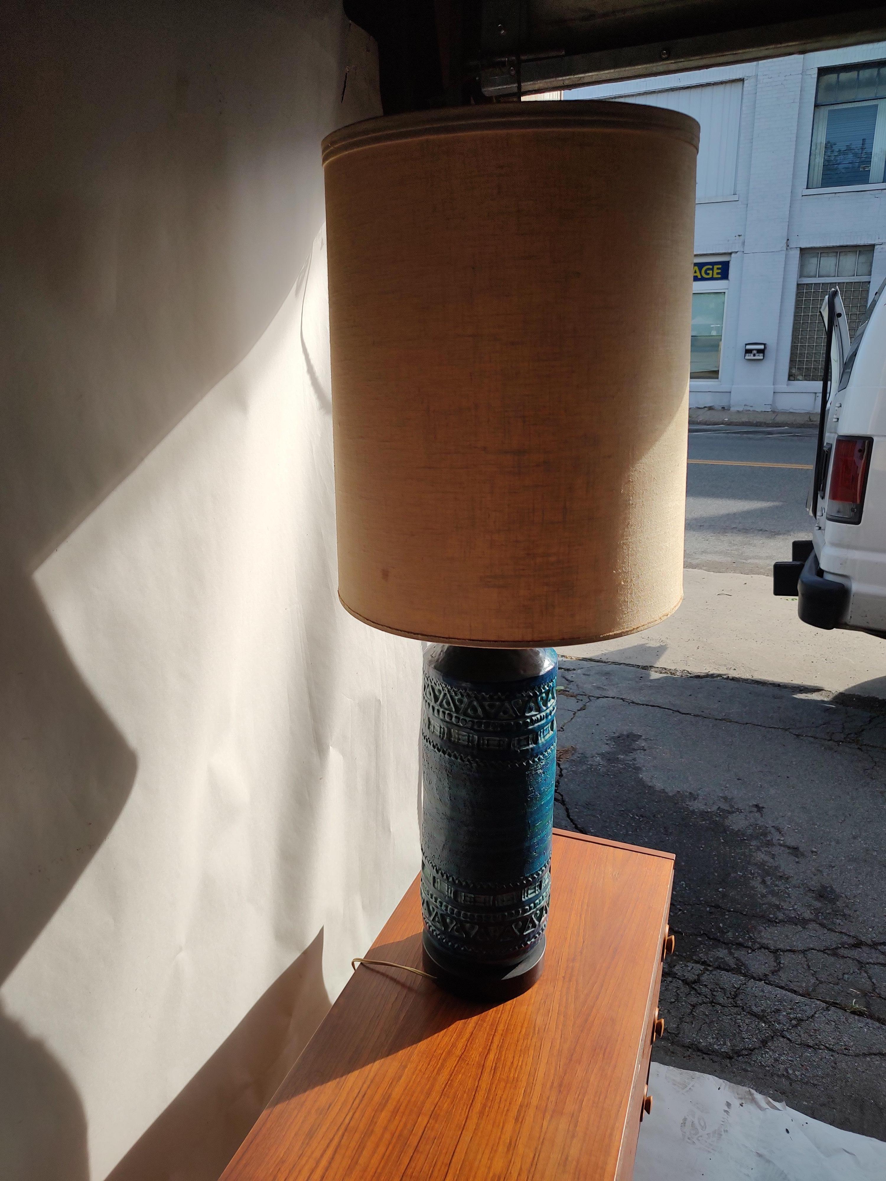 Brass Mid-Century Modern Sculptural Rimini Blue Table Lamp by Aldo Londi for Bitossi