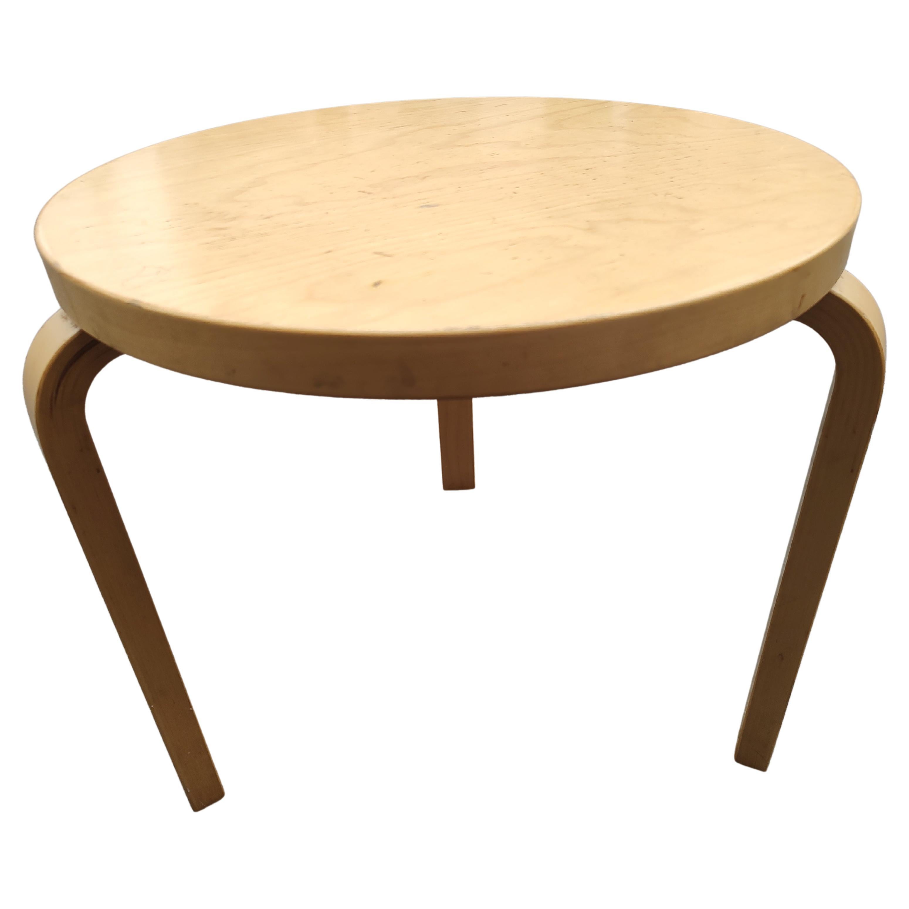 Mid Century Modern Sculptural Round with Bent Legs by Alvar Aalto for Artek In Good Condition For Sale In Port Jervis, NY