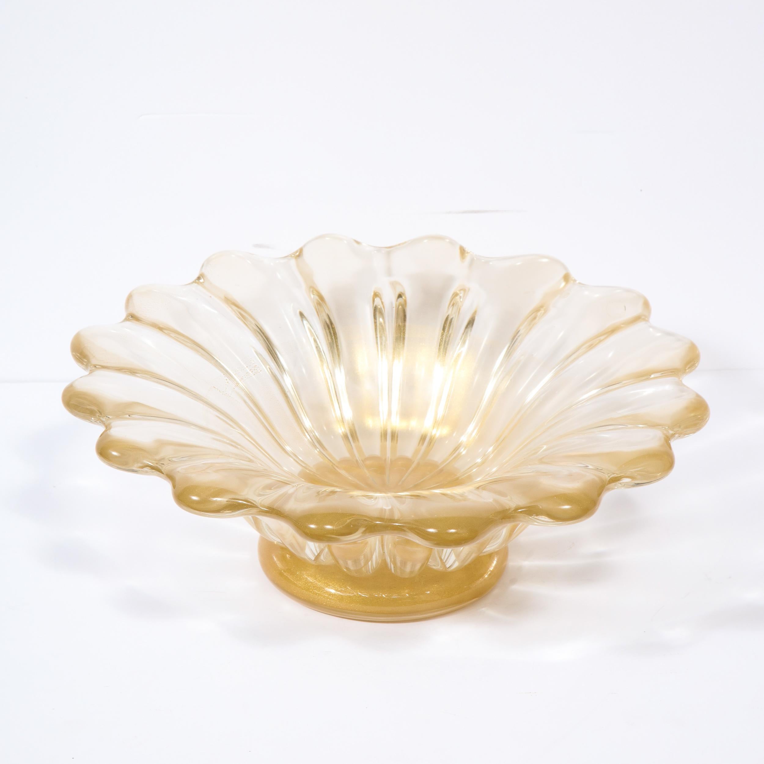 Mid-Century Modern Sculptural Scalloped Murano Glass Bowl by Archimede Seguso In Excellent Condition In New York, NY