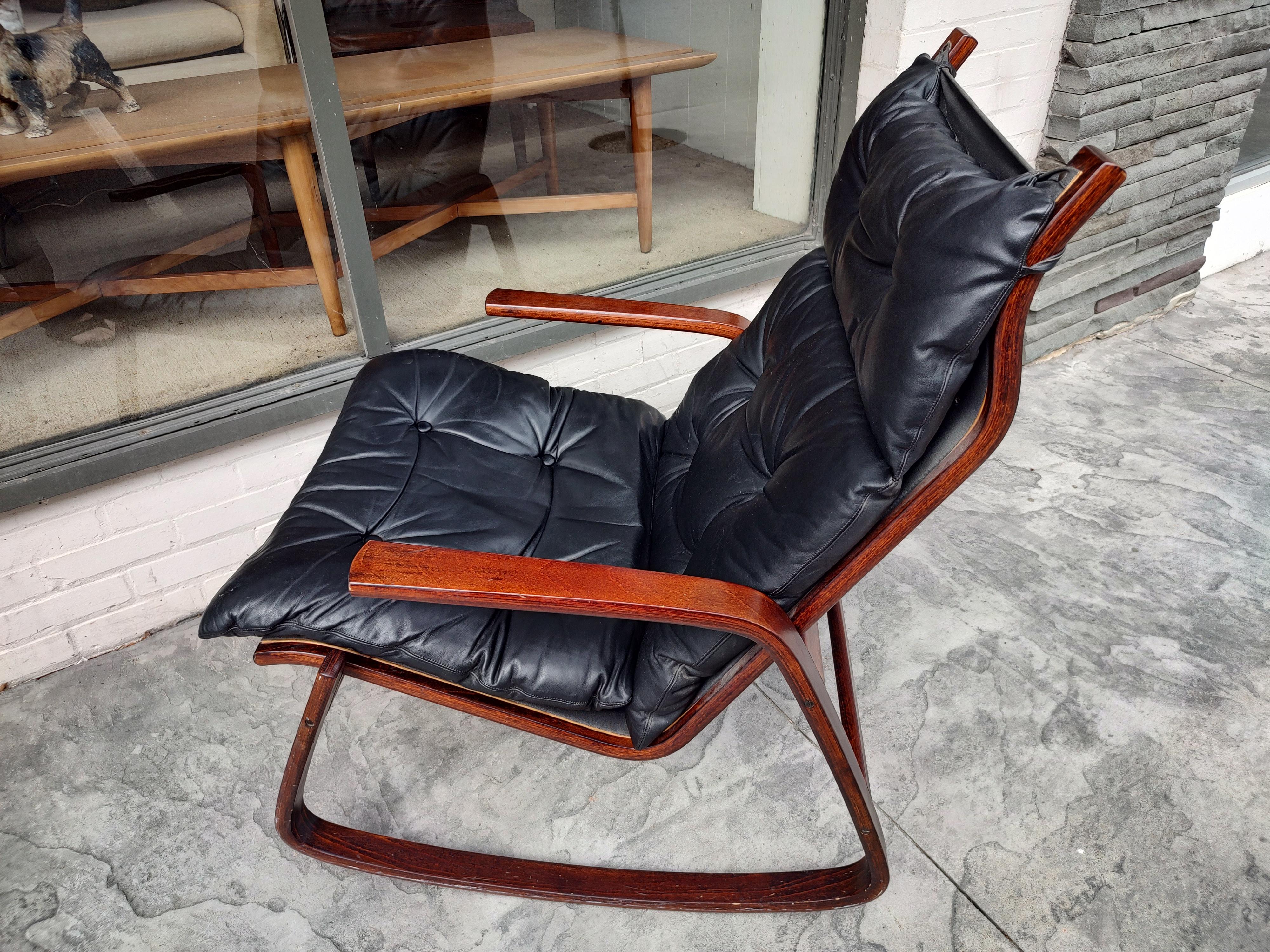 Late 20th Century Mid-Century Modern Sculptural Scandinavian Rosewood and Leather Rocker Westnofa For Sale