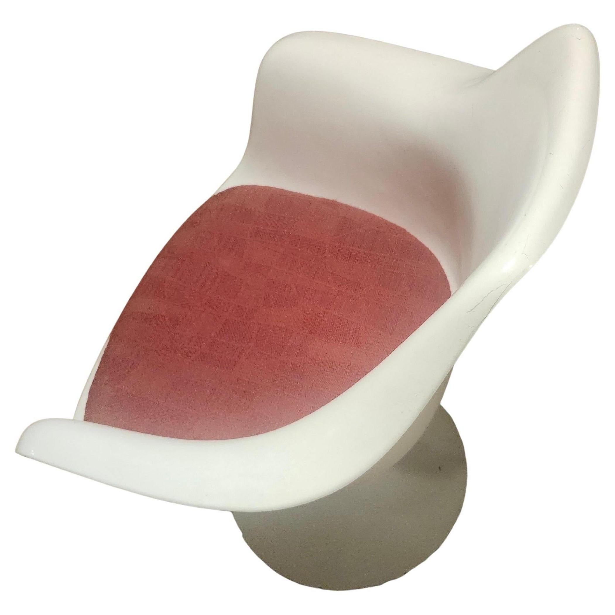 Fantastico set di quattro poltrone Eero Saarinen Knoll Tulip. Condit 1970, il set è in ottime condizioni e presenta i normali segni di usura dovuti all'età e all'uso. Le sedie non hanno subito danni, sono tutte girevoli e stabili, molto comode. Le