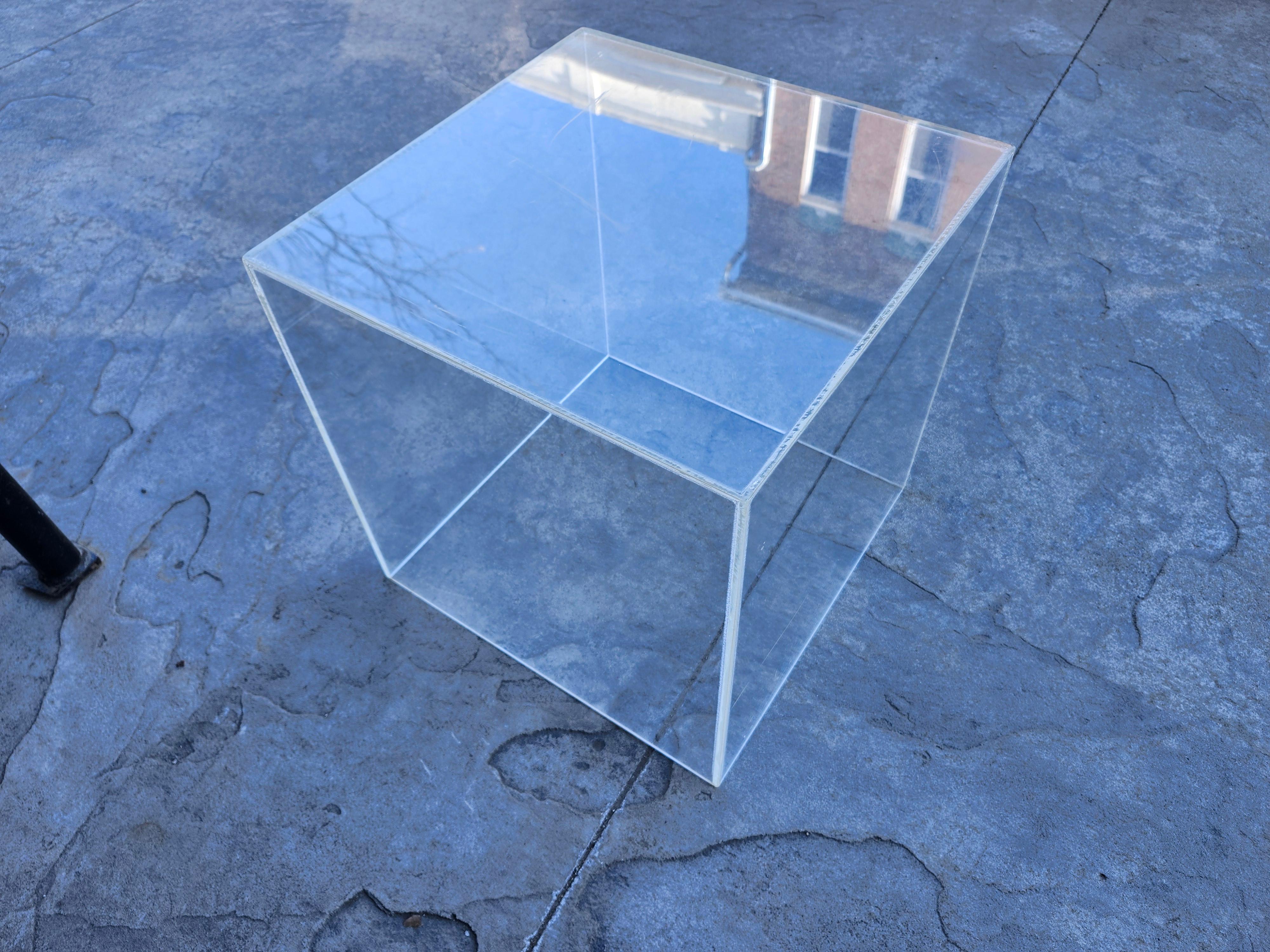 Mid-20th Century Mid-Century Modern Sculptural Lucite Plexiglass Table with a Black Slate Top For Sale