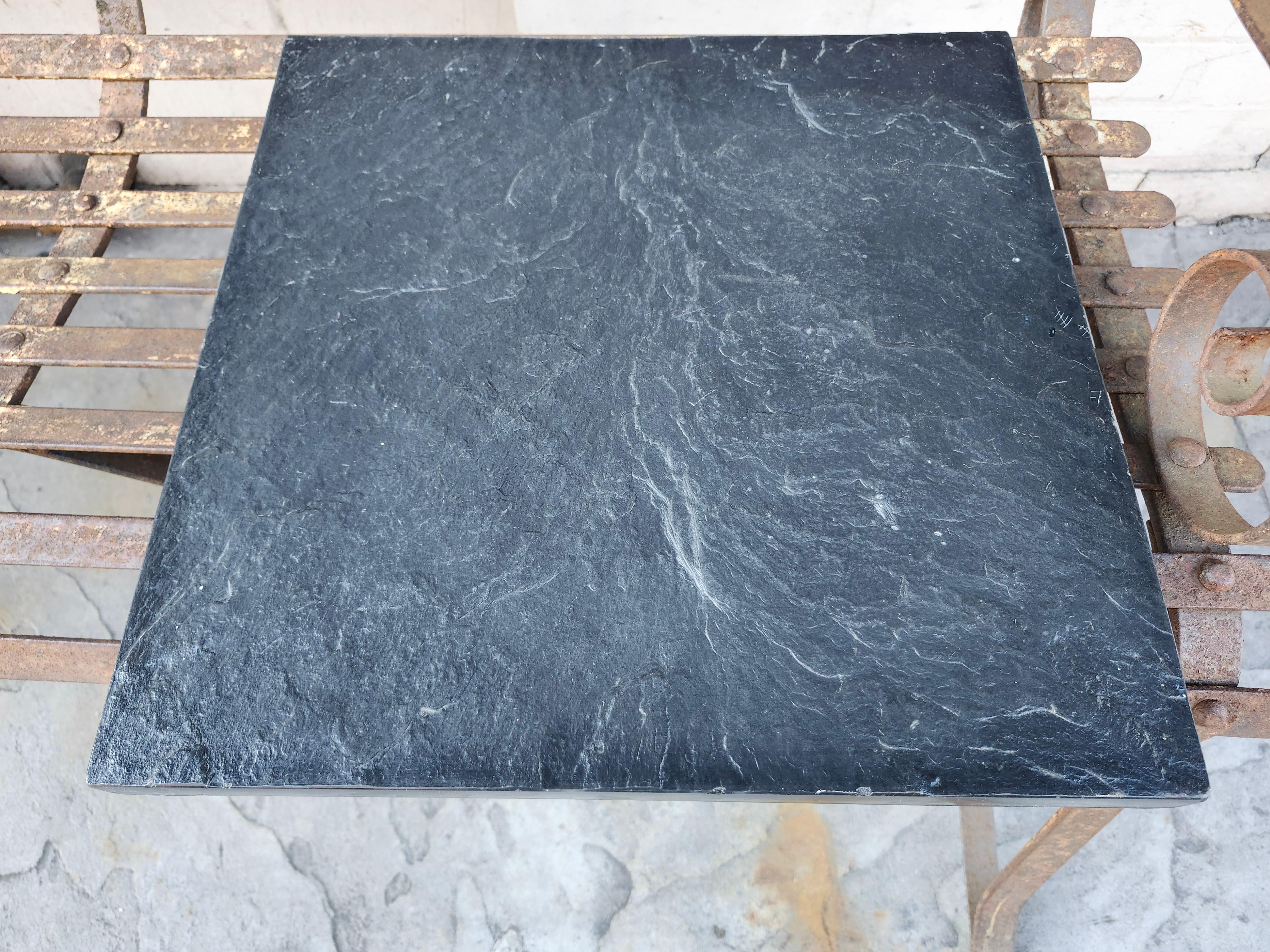 Mid-Century Modern Sculptural Lucite Plexiglass Table with a Black Slate Top For Sale 2