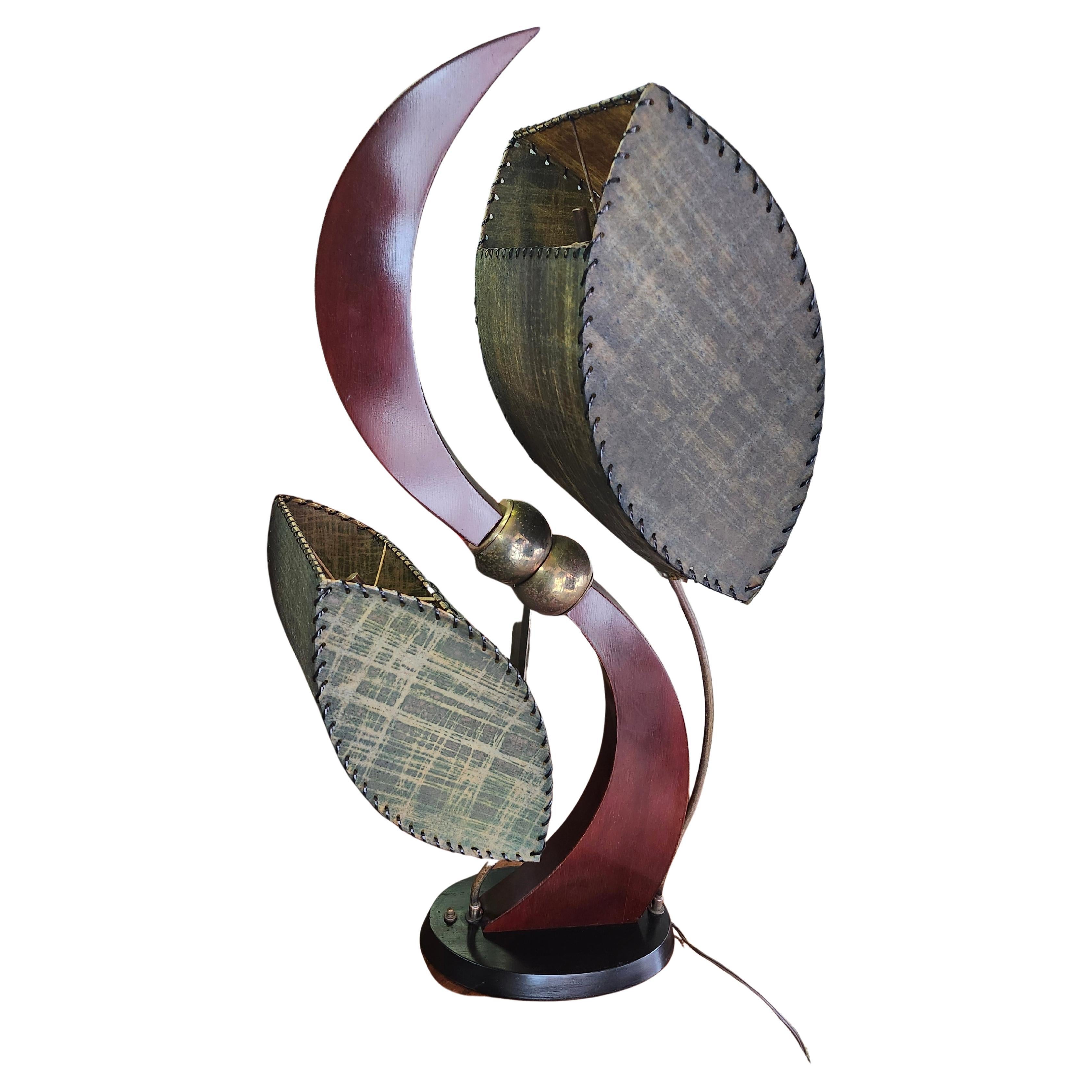 Lampada da tavolo scultorea del Mid Century Modern di Luxcraft C1955 in vendita