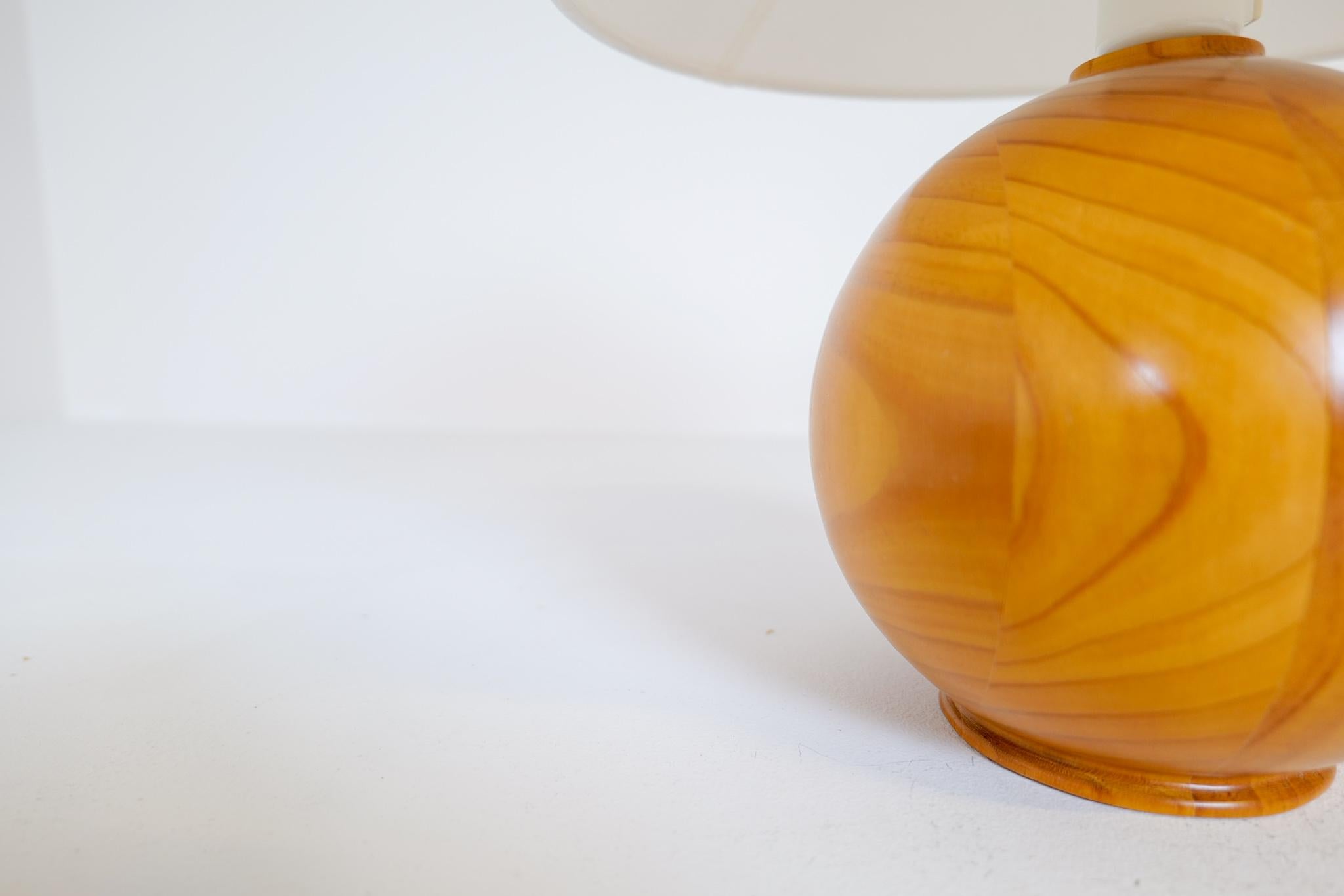 Mid-Century Modern Sculptural Table Lamp in Solid Pine, Sweden, 1970s For Sale 1