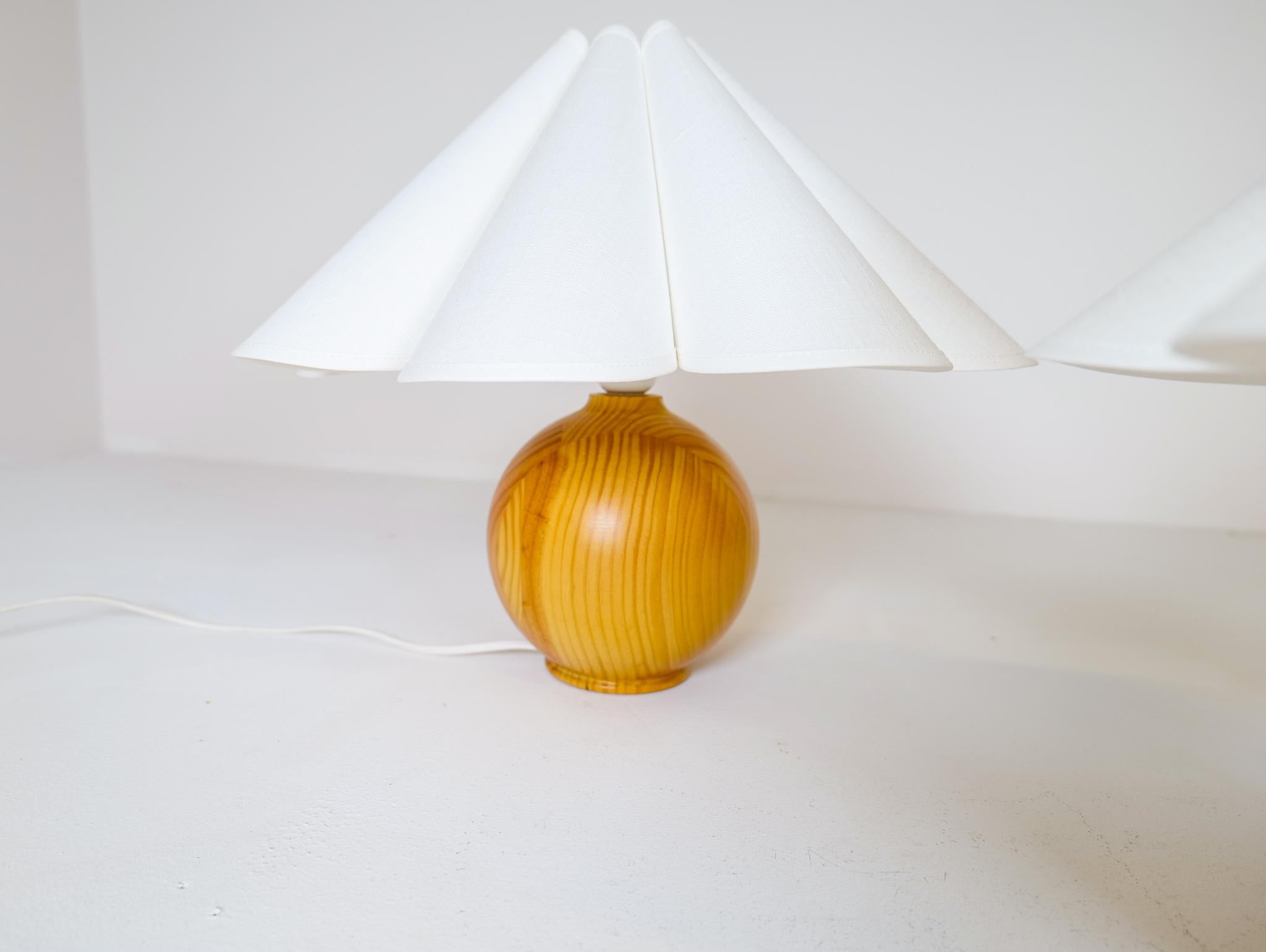 Mid-Century Modern Sculptural Table Lamps in Solid Pine, Sweden, 1970s For Sale 6