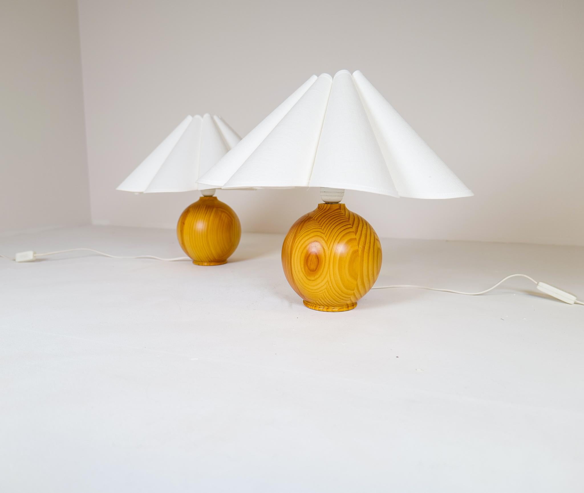 Mid-Century Modern Sculptural Table Lamps in Solid Pine, Sweden, 1970s For Sale 7