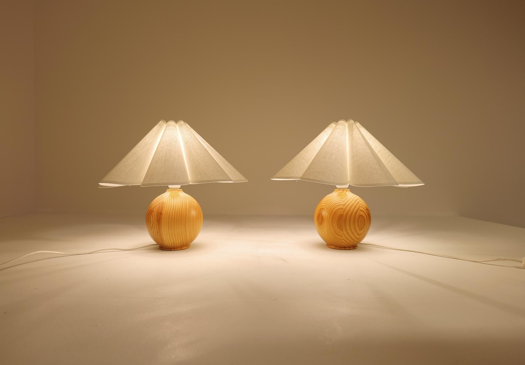 Mid-Century Modern Sculptural Table Lamps in Solid Pine, Sweden, 1970s For Sale 8