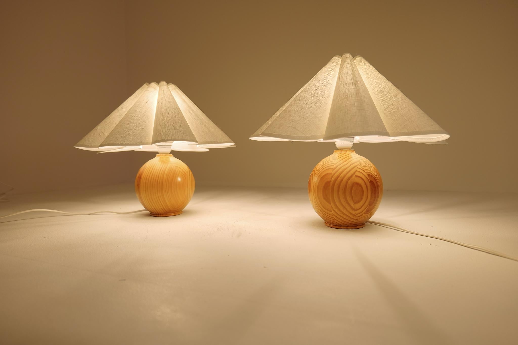 Mid-Century Modern Sculptural Table Lamps in Solid Pine, Sweden, 1970s For Sale 9