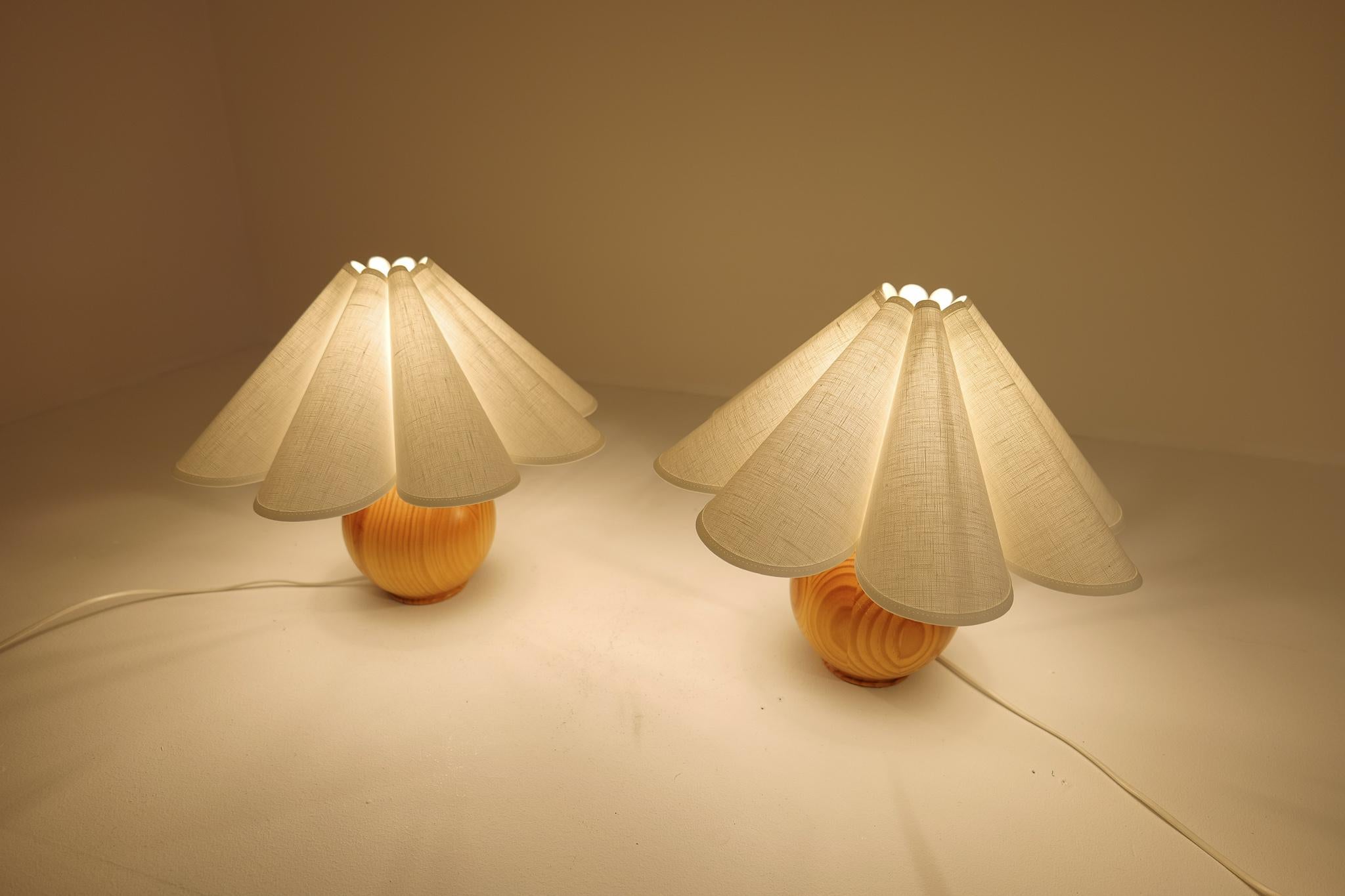 Mid-Century Modern Sculptural Table Lamps in Solid Pine, Sweden, 1970s For Sale 10
