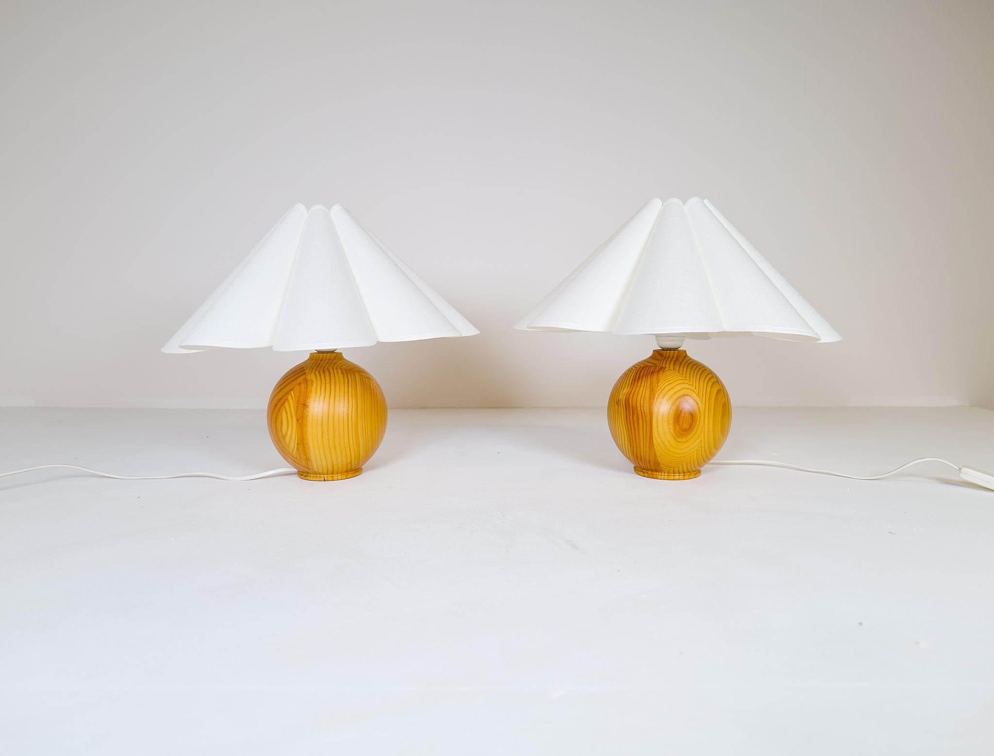 Swedish Mid-Century Modern Sculptural Table Lamps in Solid Pine, Sweden, 1970s For Sale