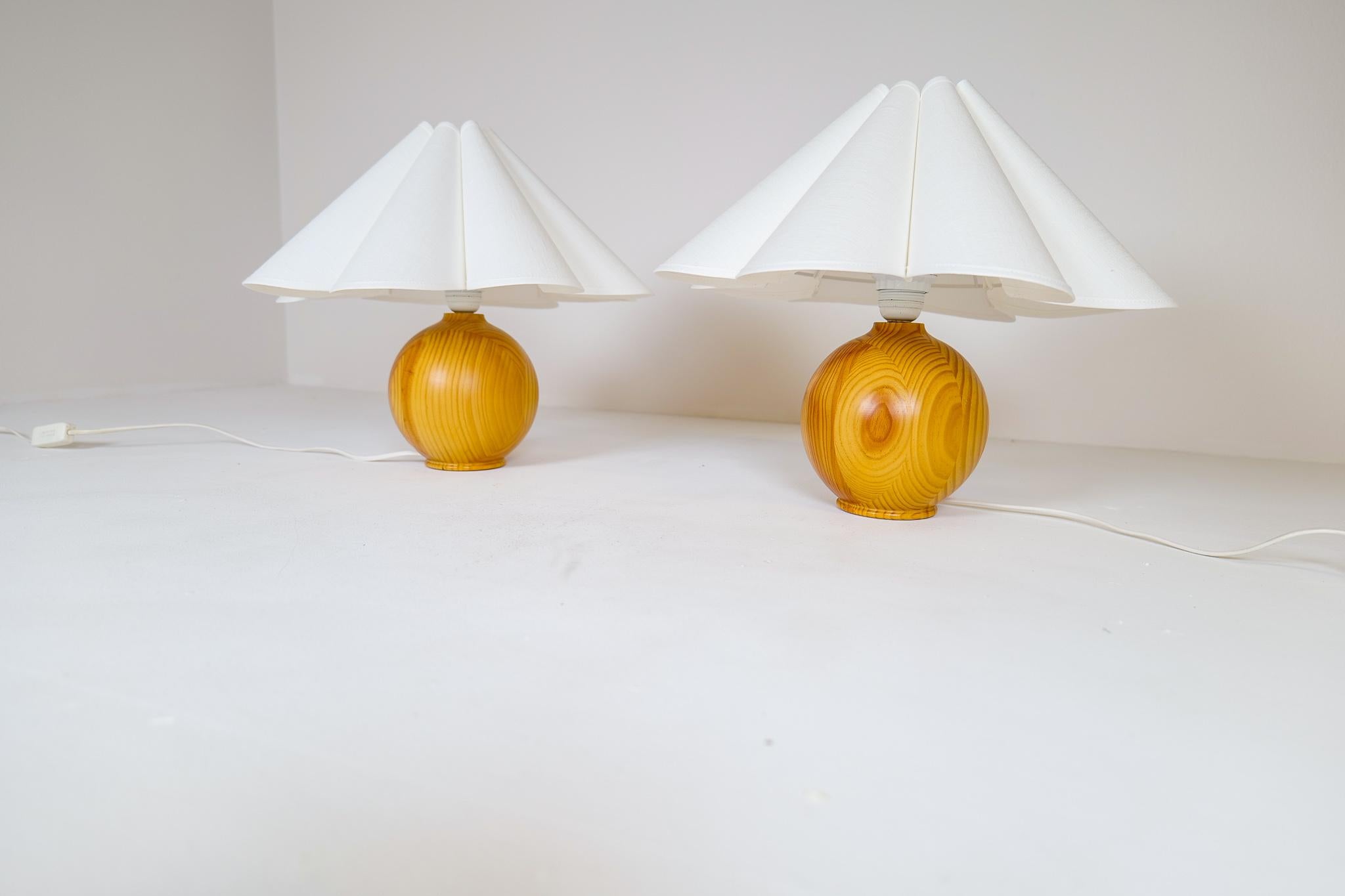 Late 20th Century Mid-Century Modern Sculptural Table Lamps in Solid Pine, Sweden, 1970s For Sale