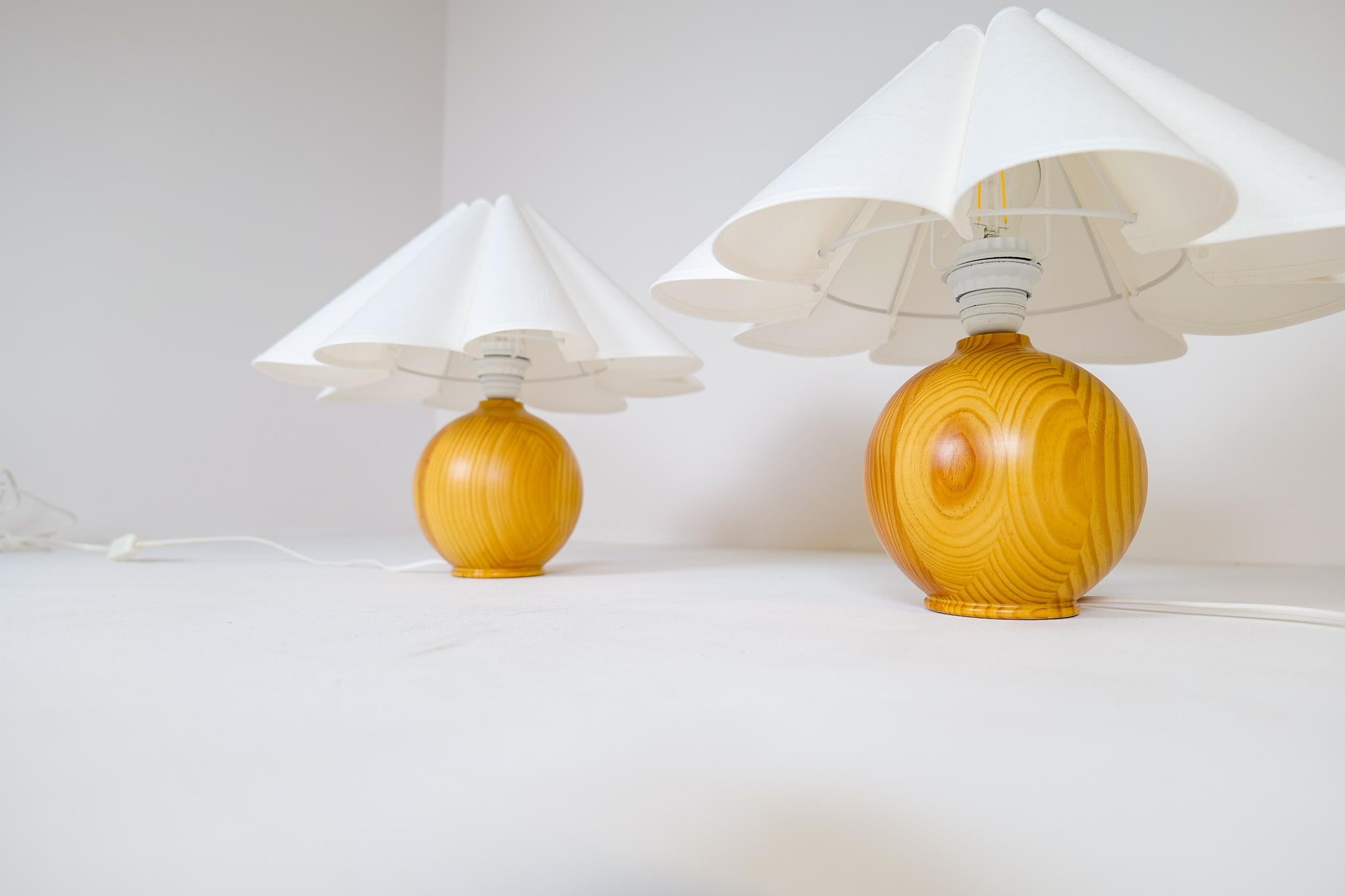 Mid-Century Modern Sculptural Table Lamps in Solid Pine, Sweden, 1970s For Sale 1