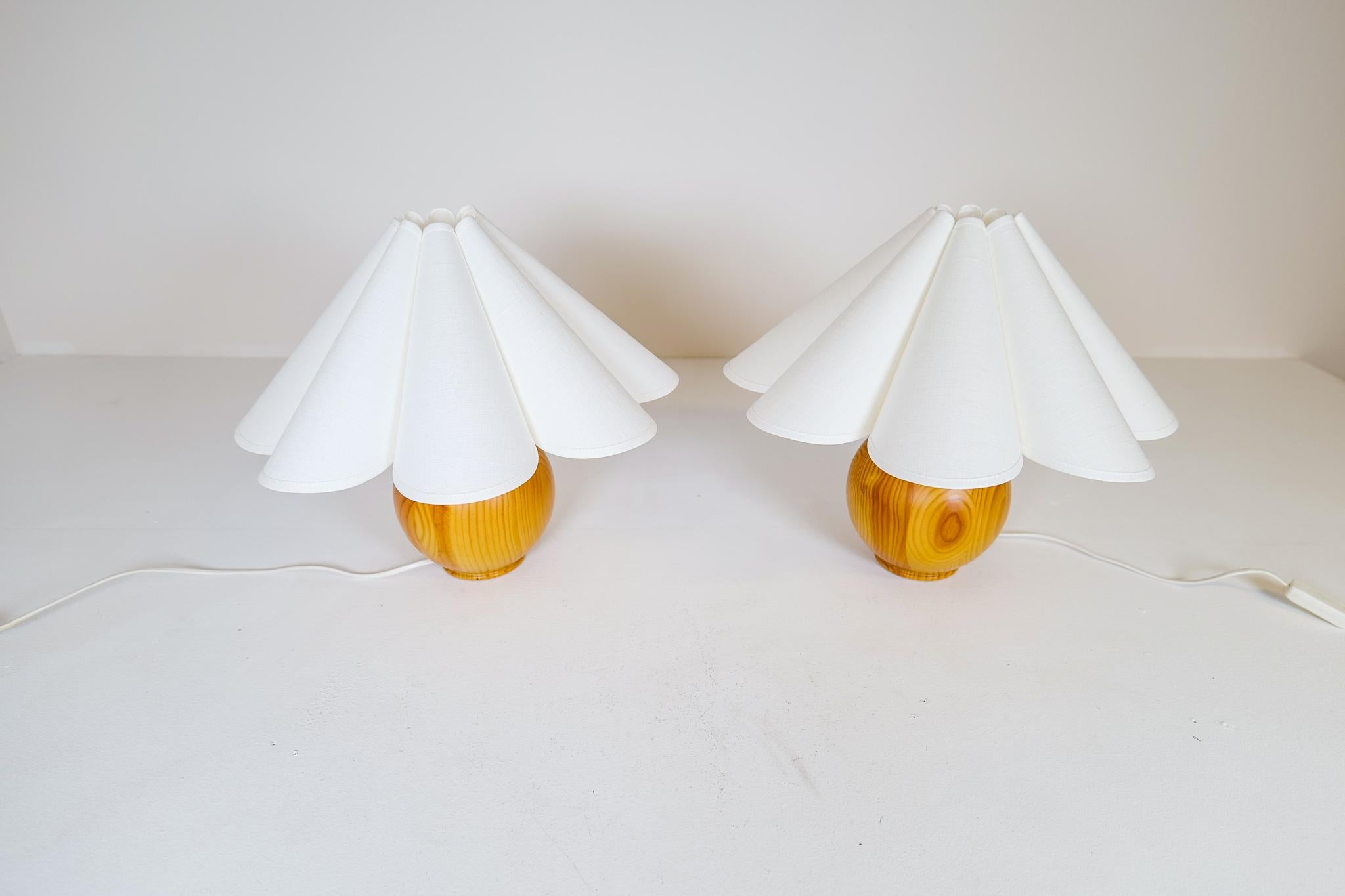 Mid-Century Modern Sculptural Table Lamps in Solid Pine, Sweden, 1970s For Sale 2