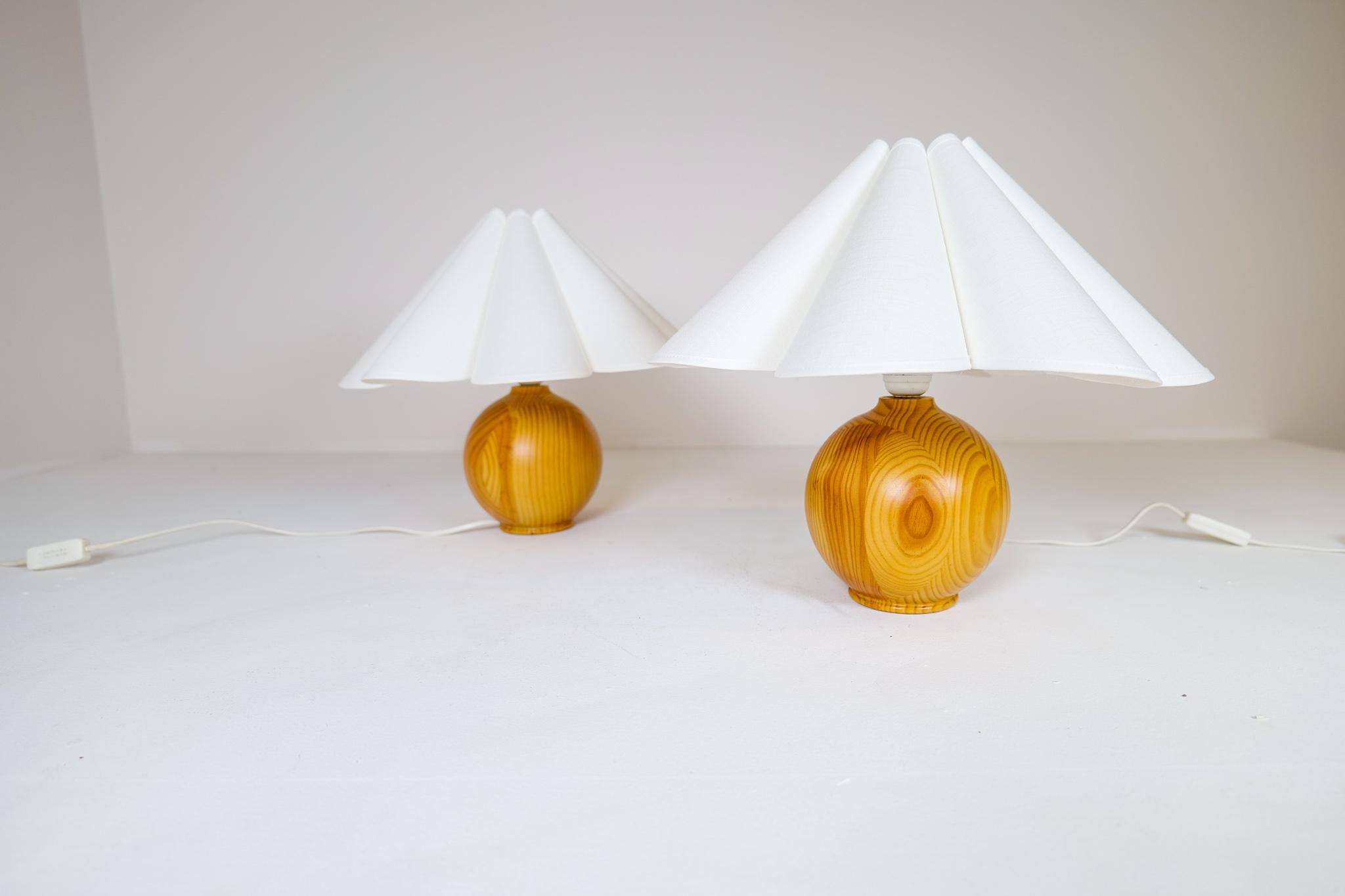 Mid-Century Modern Sculptural Table Lamps in Solid Pine, Sweden, 1970s For Sale 3