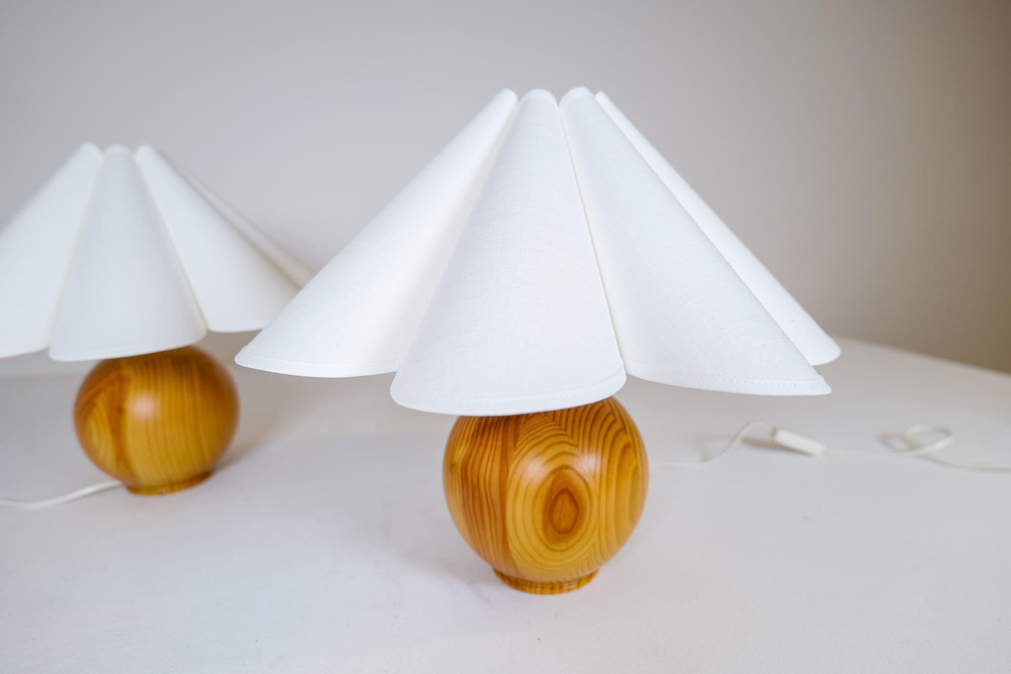 Mid-Century Modern Sculptural Table Lamps in Solid Pine, Sweden, 1970s For Sale 4