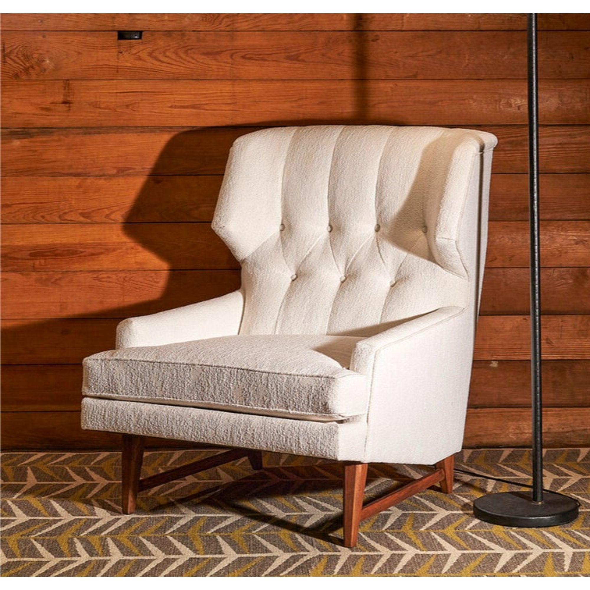 Skulpturaler hoher Ohrensessel aus weißem Bouclé, Mid Century Modern 1960er Jahre (amerikanisch) im Angebot