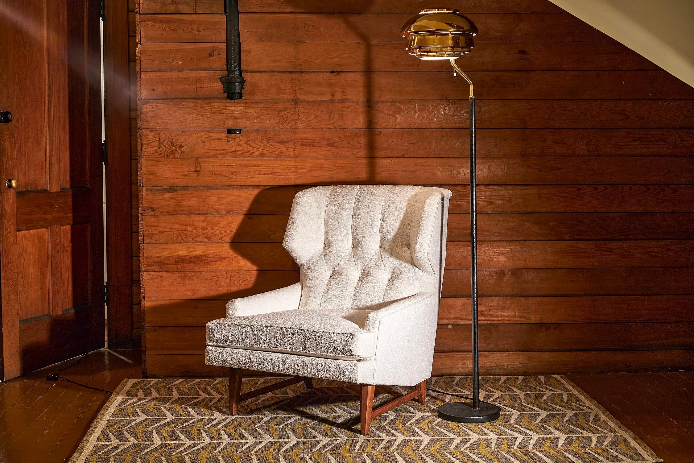 Skulpturaler hoher Ohrensessel aus weißem Bouclé, Mid Century Modern 1960er Jahre im Zustand „Gut“ im Angebot in Troy, MI