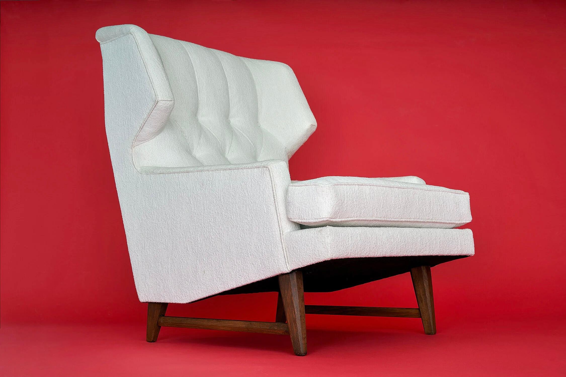 Skulpturaler hoher Ohrensessel aus weißem Bouclé, Mid Century Modern 1960er Jahre (20. Jahrhundert) im Angebot