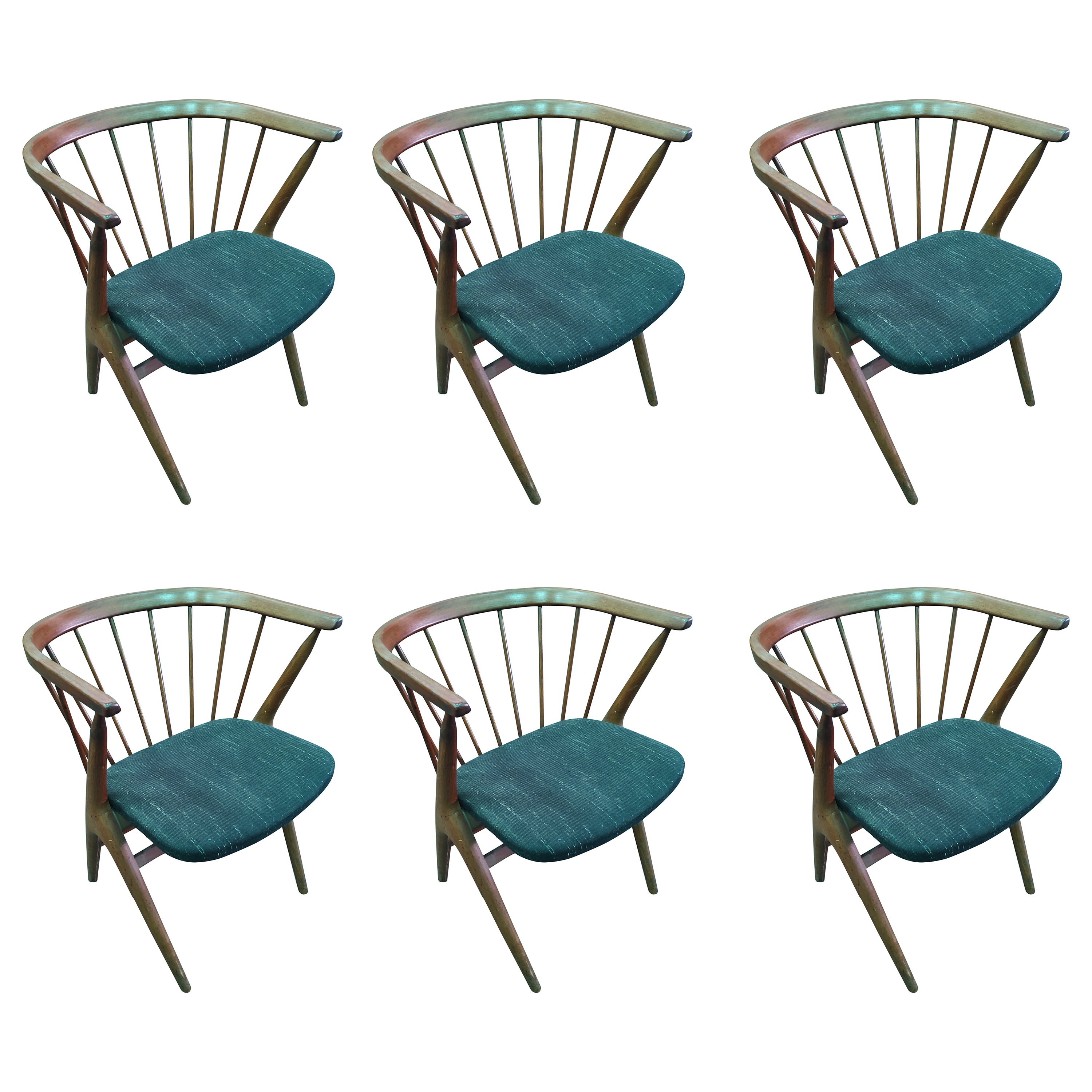 Fait main Ensemble de 6 chaises de salle à manger en teck sculpté du milieu du siècle #8 par Helge Sibast en vente