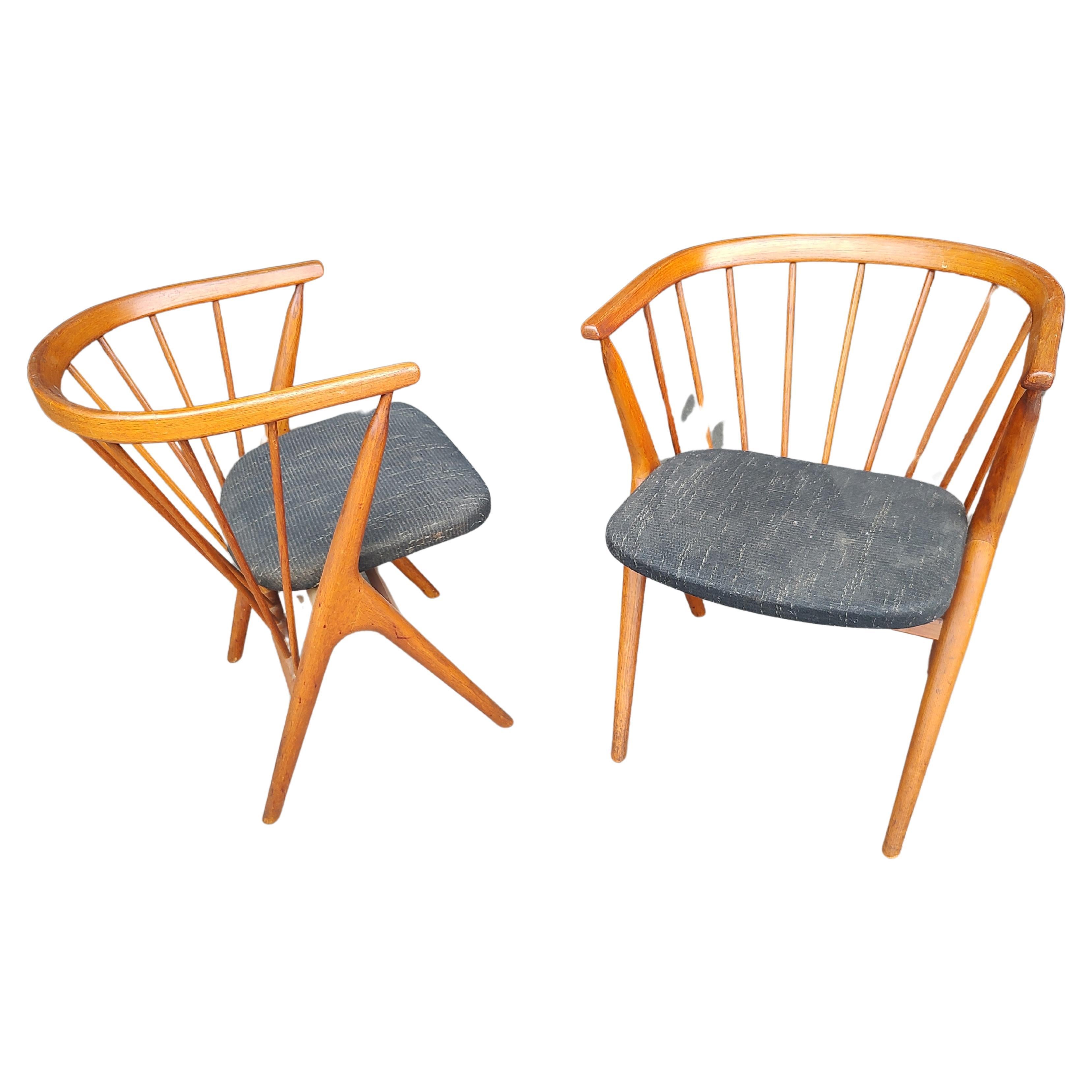 Ensemble de 6 chaises de salle à manger en teck sculpté du milieu du siècle #8 par Helge Sibast en vente