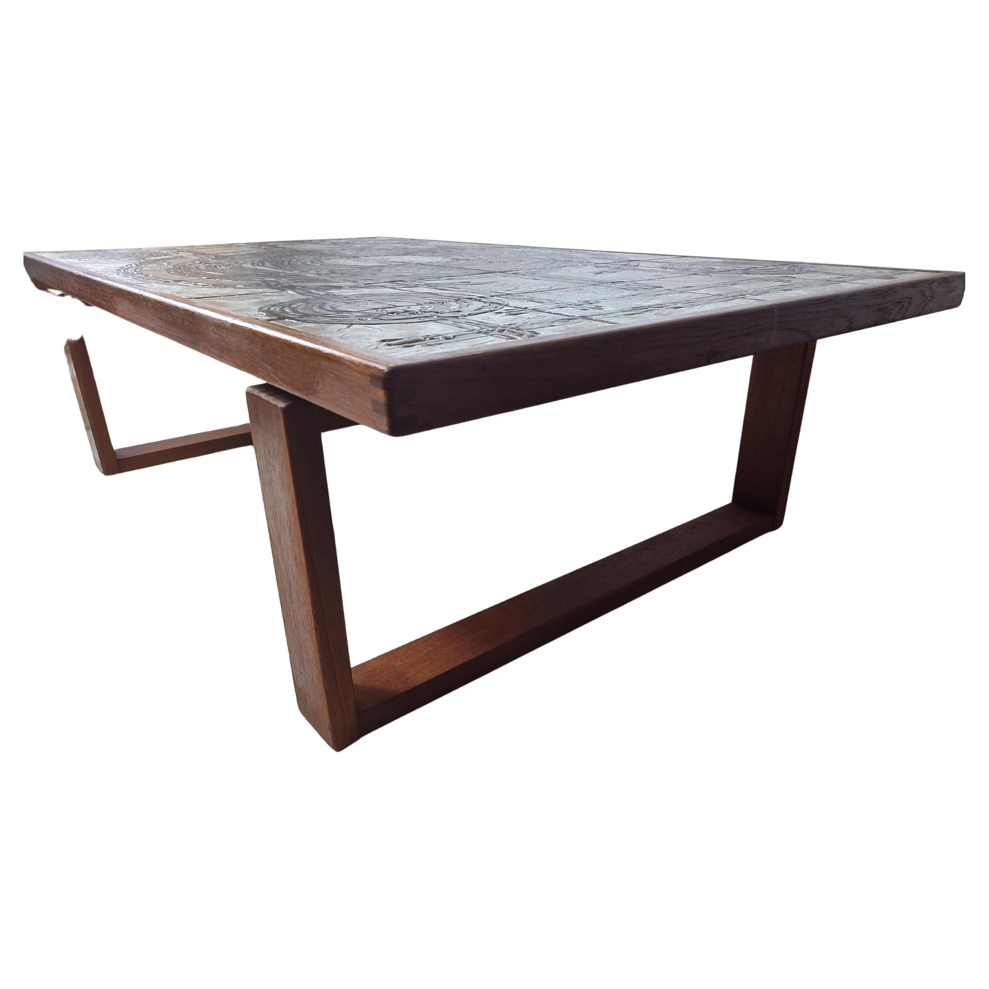 Scandinavo moderno Cocktail Table con piano a mattonelle scultoreo di Ox-Art in vendita