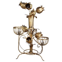 Mid-Century Modern Skulpturale Stehlampe aus Zinn und Eisen in Gold mit Blumen im Jansen-Stil