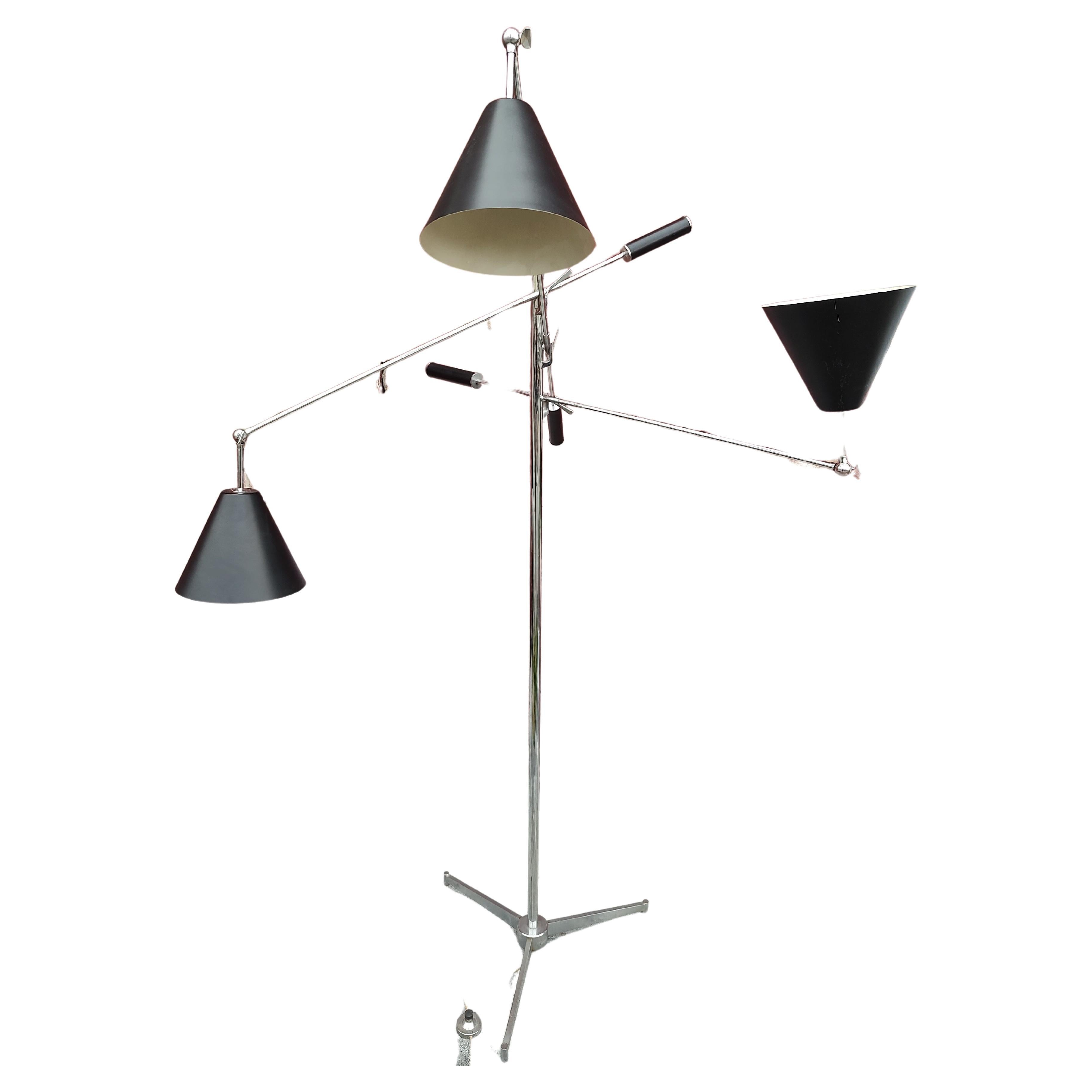 Mid Century Modern Sculptural Triennial Floor Lamp by Gino Sarfatti Italy C1960 In Good Condition For Sale In Port Jervis, NY