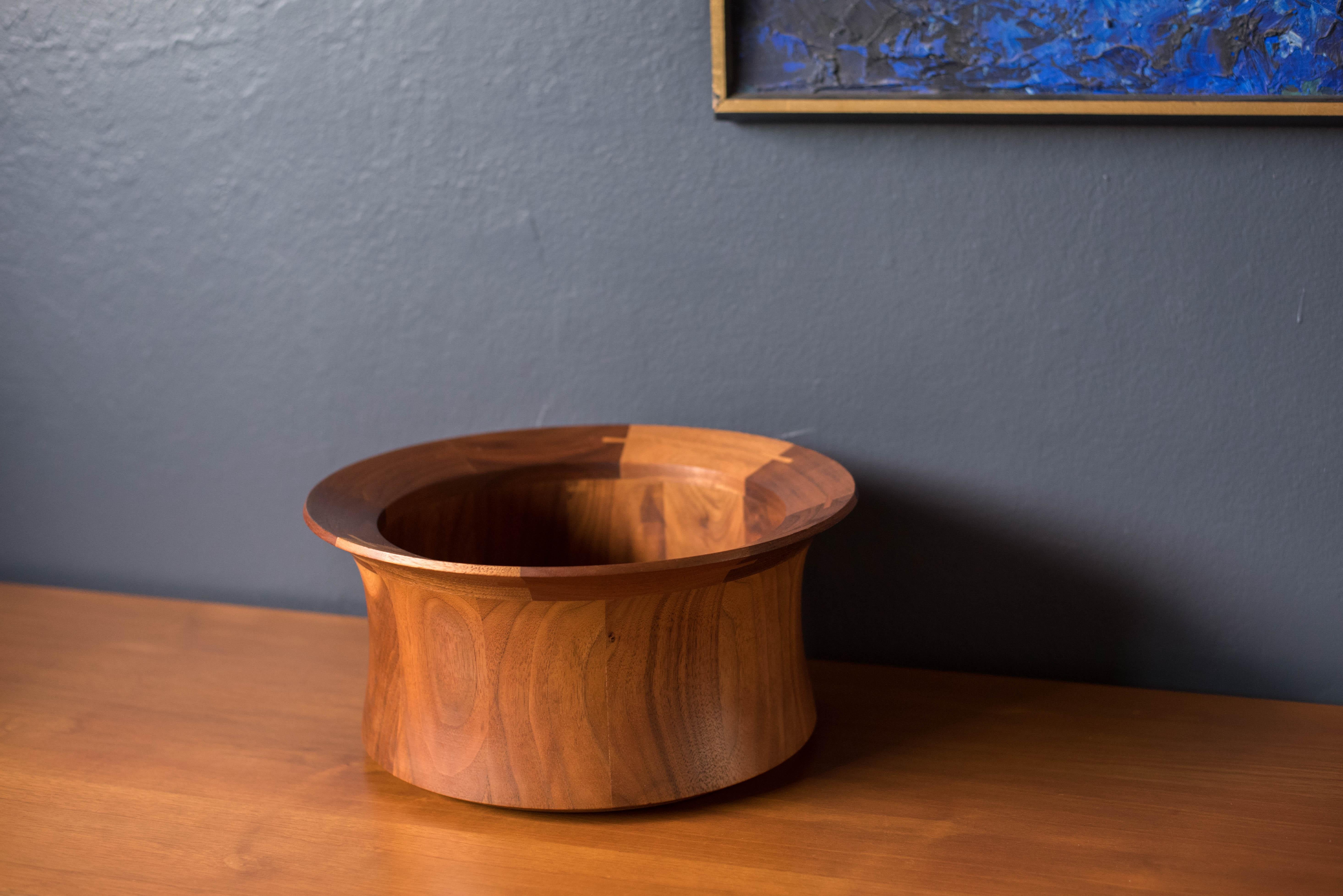 Vintage American designed walnut serving bowl circa 1950s. This sculptural modernist piece is handcrafted in staved solid walnut labeled 'designed wood' and distributed by Richards Morgenthau Co.





Offered by Mid Century Maddist