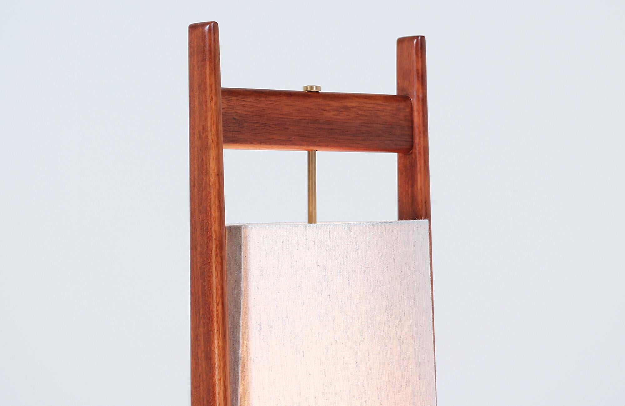 Mid-Century Modern Sculptural Walnut Floor Lamp In Excellent Condition In Los Angeles, CA