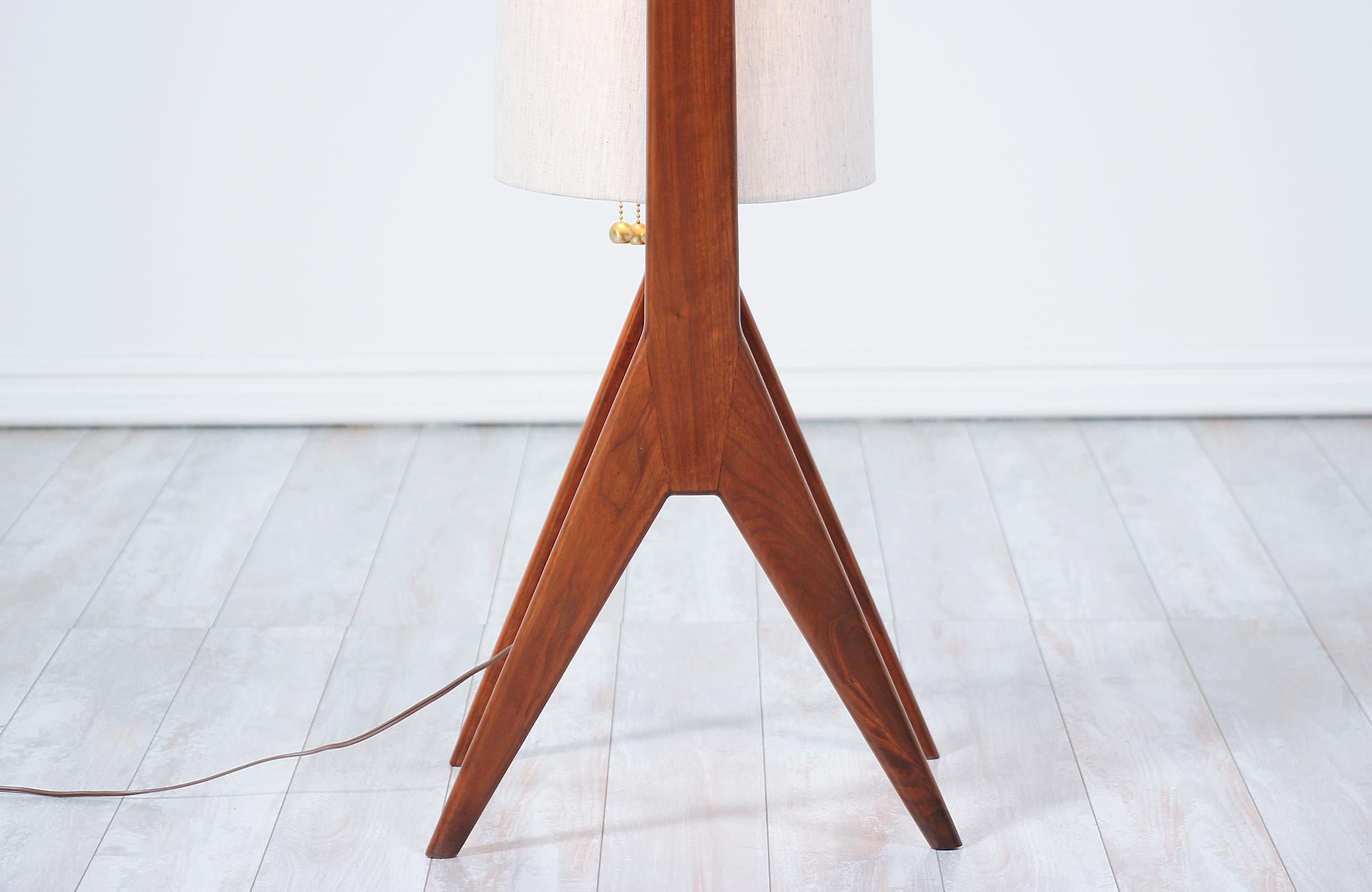 Mid-Century Modern Sculptural Walnut Floor Lamp 3