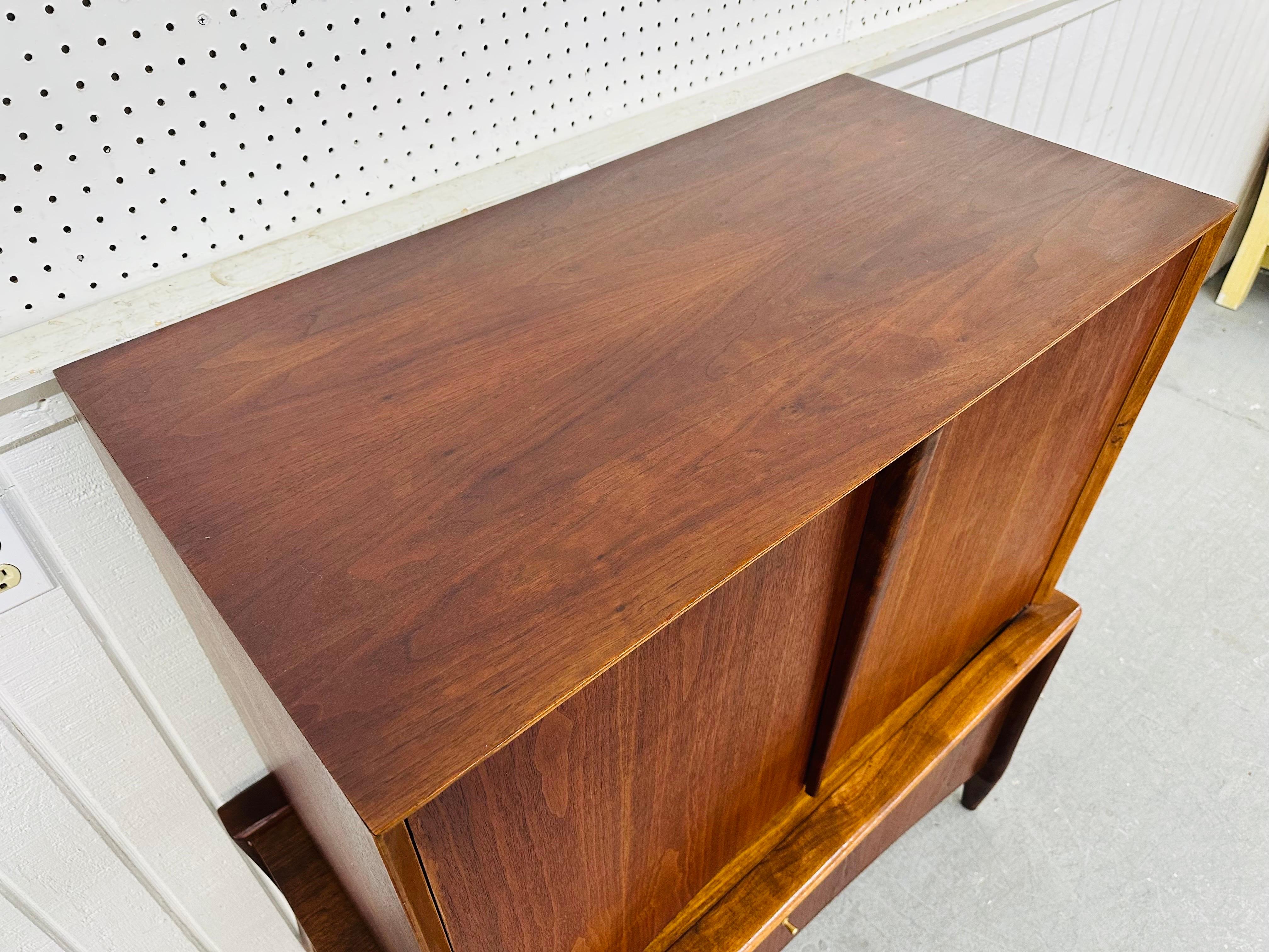 Mid-Century Modern Sculptural Walnut Gentlemen’s Chest In Good Condition For Sale In Clarksboro, NJ