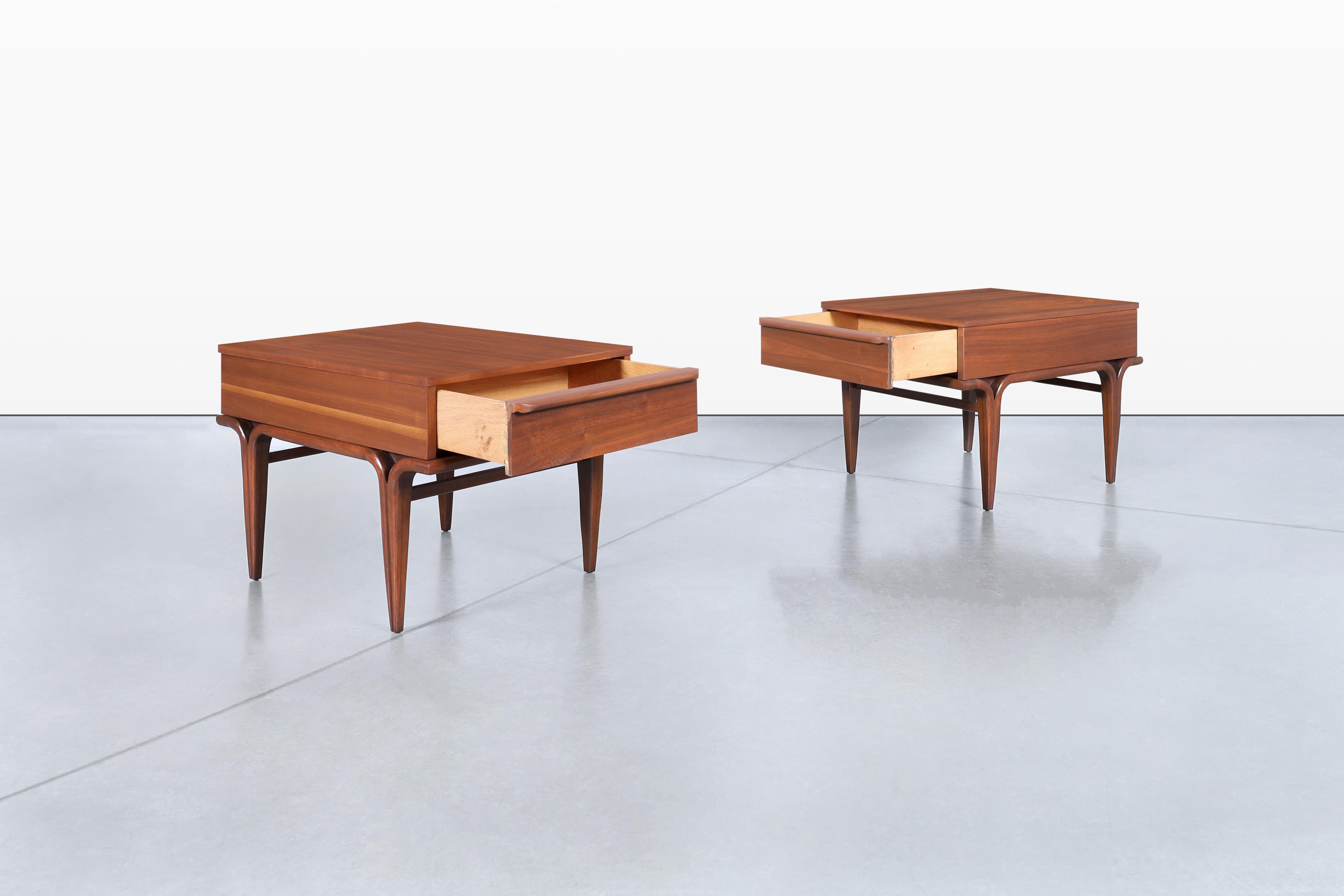 American Mid-Century Modern Sculptural Walnut Side Tables/Nightstands For Sale