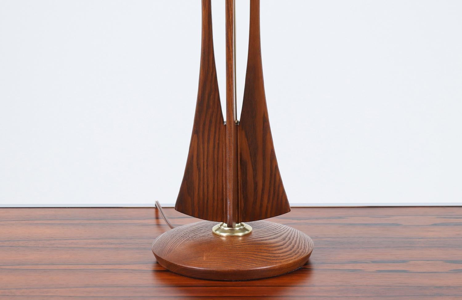 Brass Mid-Century Modern Sculptural Walnut Wood Table Lamp