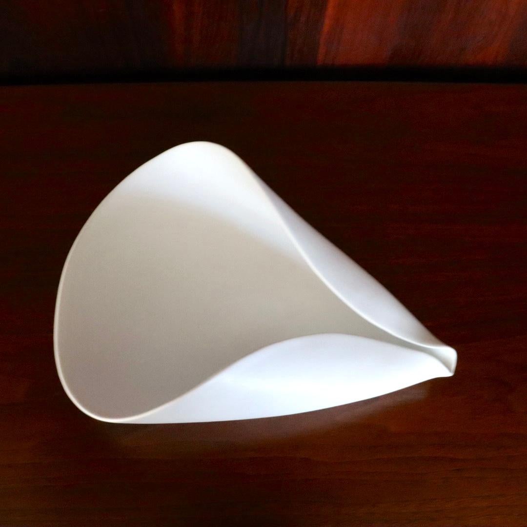 European Mid-Century Modern Sculptural White Bowl by Stig Lindberg, Veckla Series