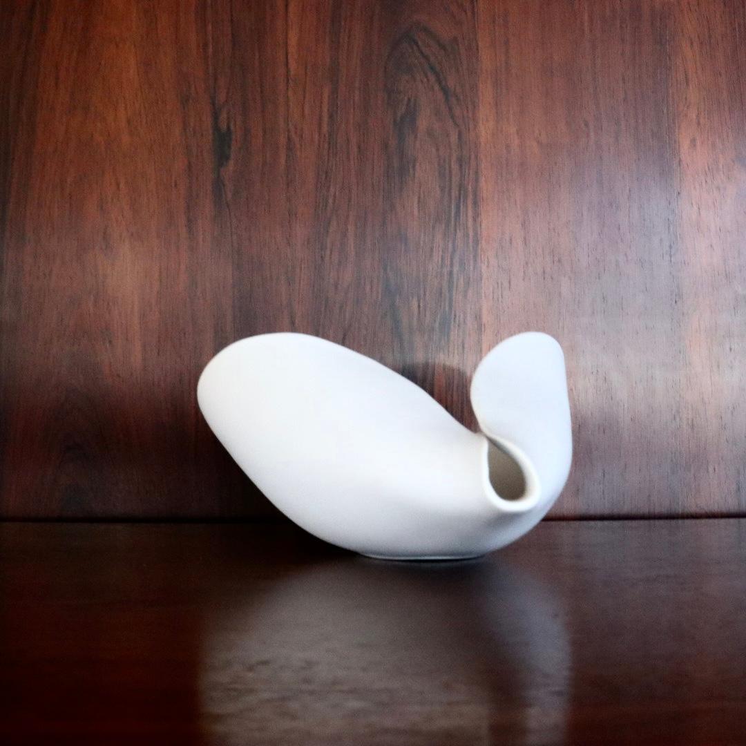 Mid-Century Modern Sculptural White Bowl by Stig Lindberg, Veckla Series In Good Condition In San Diego, CA