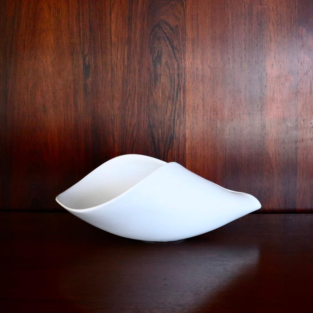 Mid-20th Century Mid-Century Modern Sculptural White Bowl by Stig Lindberg, Veckla Series