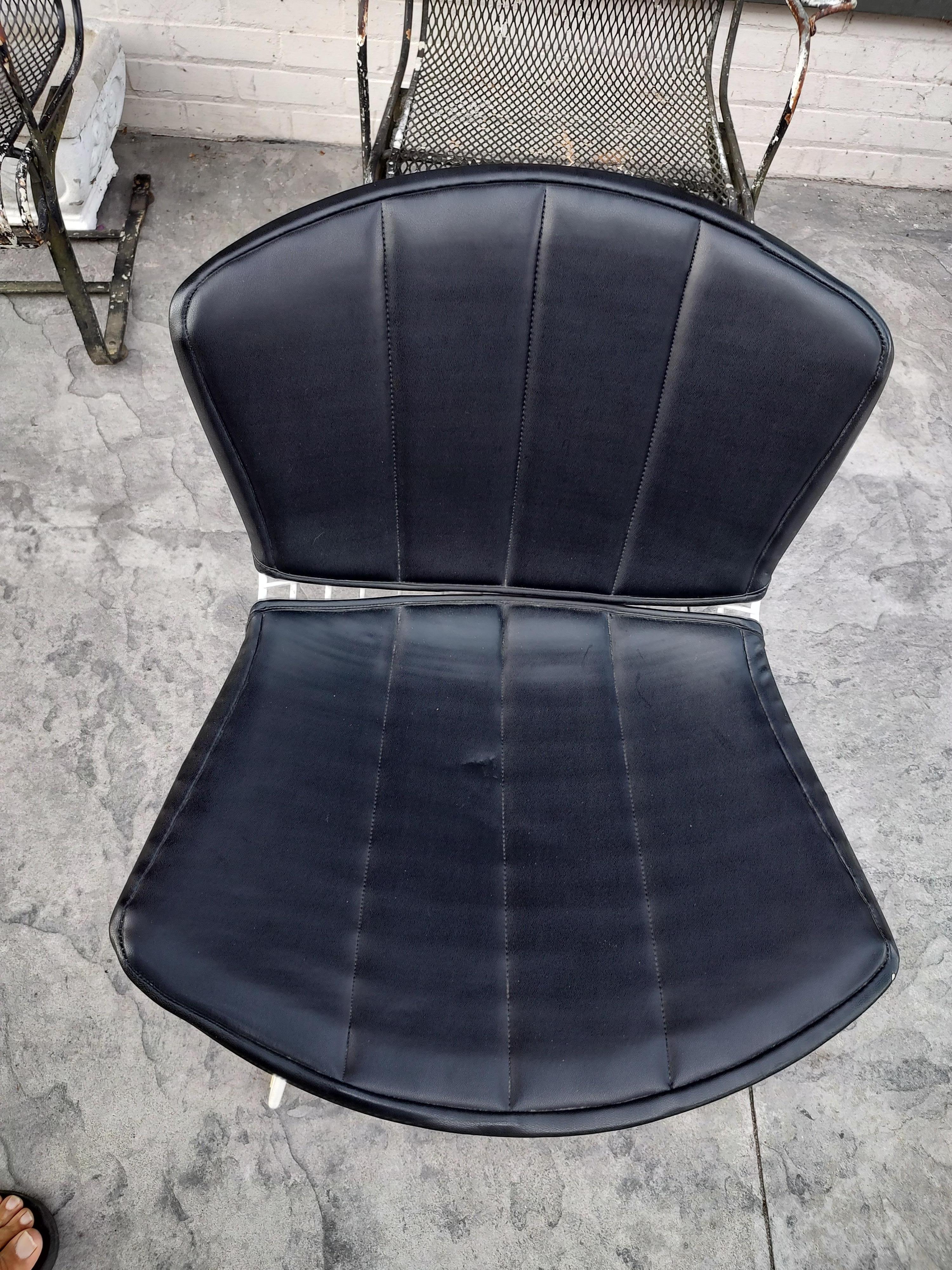  3 chaises d'appoint en fil métallique, de style moderne du milieu du siècle dernier, créées par Harry Bertoia pour Knoll Int. en vente 1