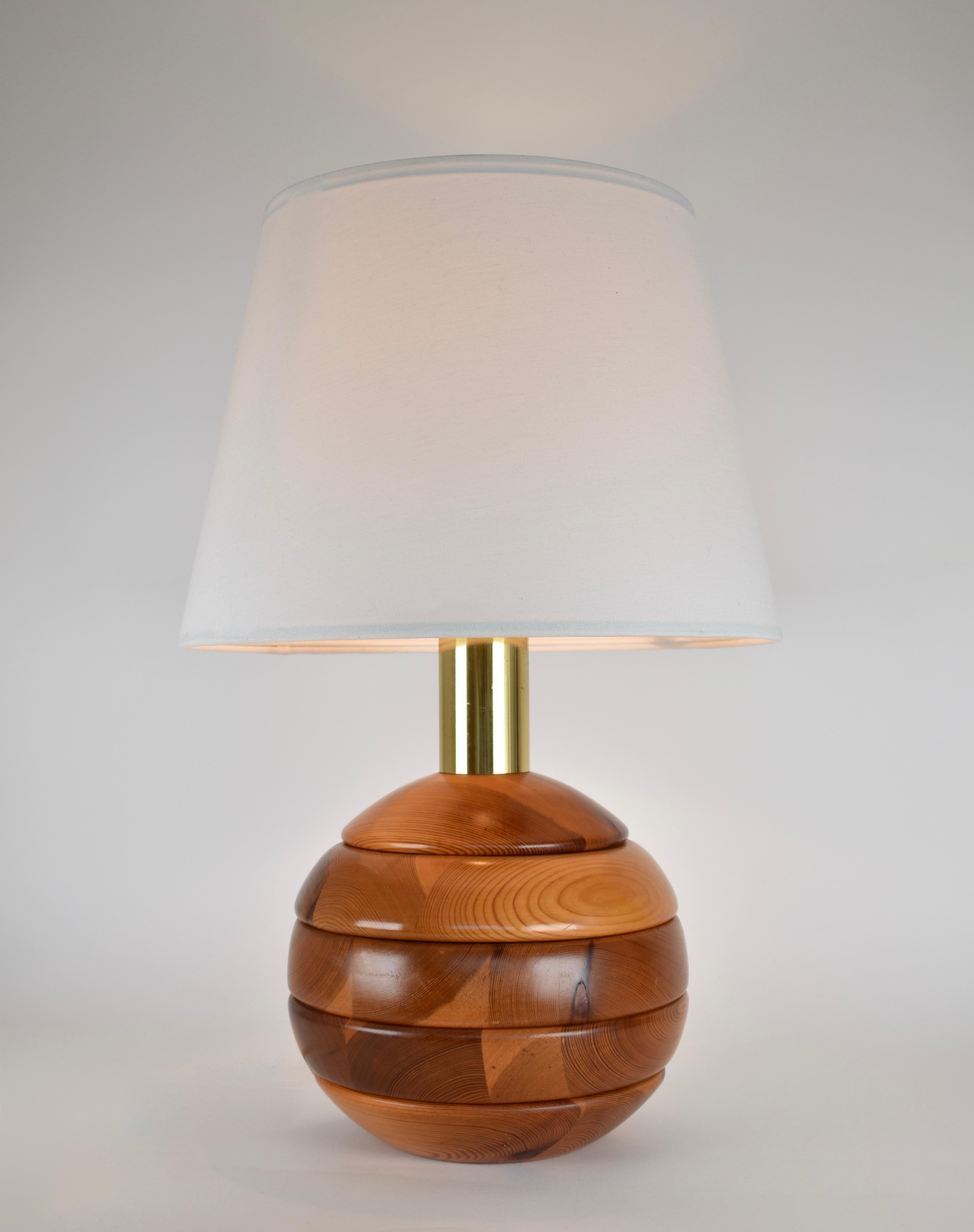 Moderne skulpturale Tischlampe aus Holzscheiben, Mid-Century Modern im Zustand „Gut“ im Angebot in AMSTERDAM, NL