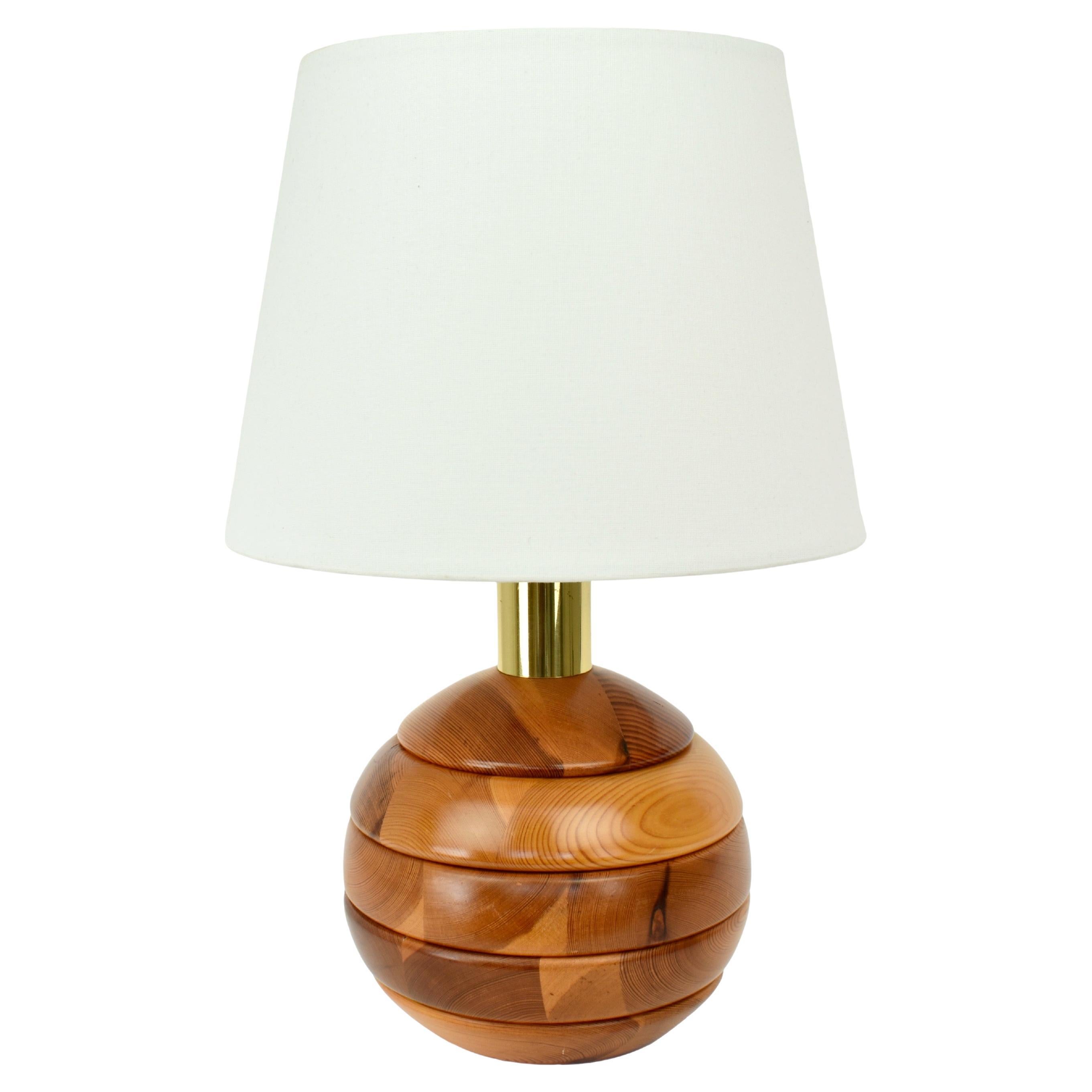 Lampada da tavolo a dischi di legno scultorei del Mid Century Modern