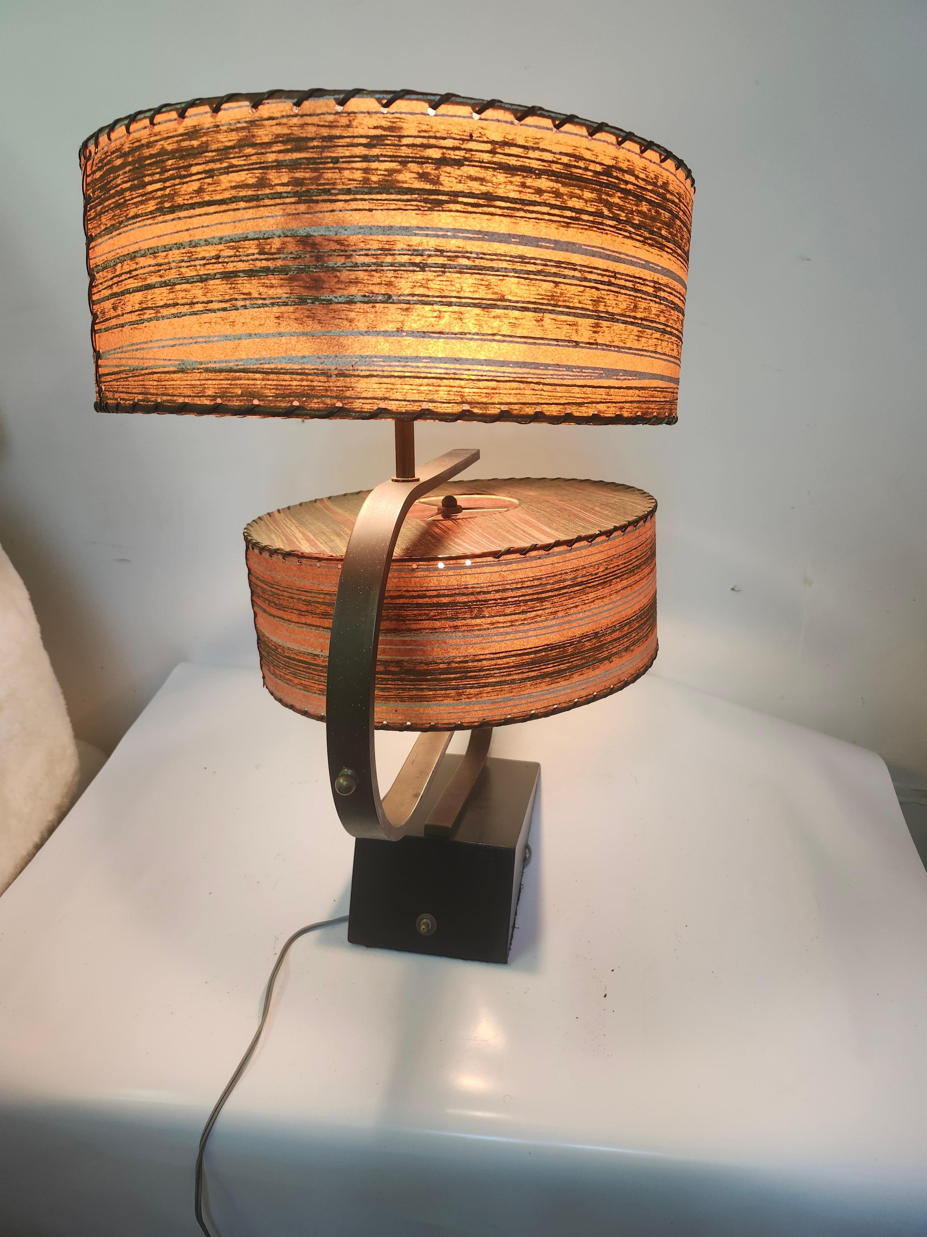Mid-Century Modern Sculptural Zee Lamp by Majestic Lamp Co. C 1955 For Sale 1