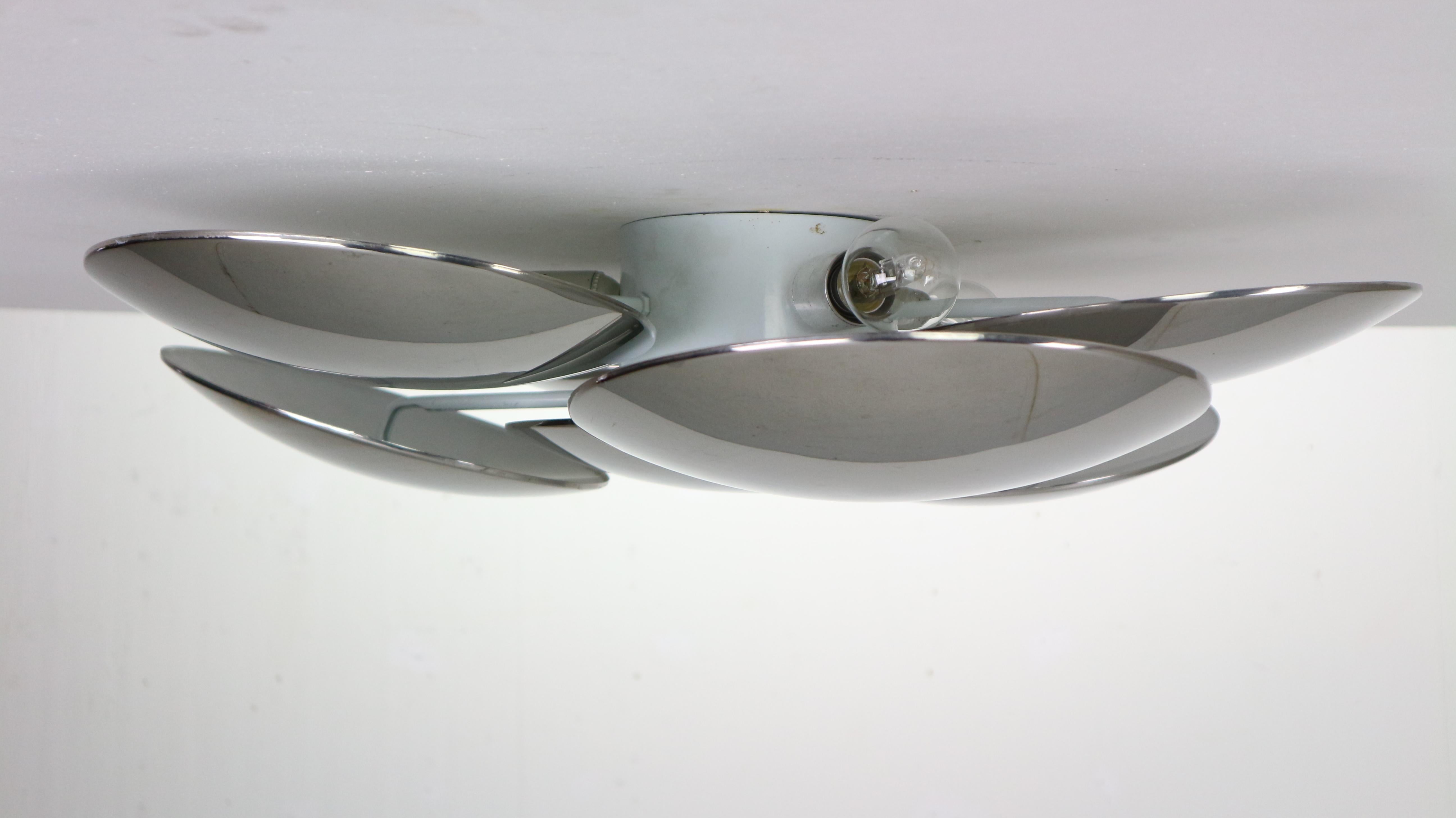 Mid-Century Modern Sculpture Ceiling or Wall Light by Reggiani, Italy, 1970s 9
