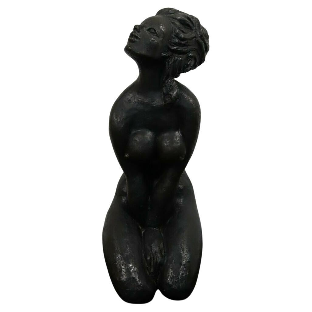 Moderne sitzende Fraufigur aus der Mitte des Jahrhunderts, Moderne Bronzeskulptur Betty Jacob, 1968