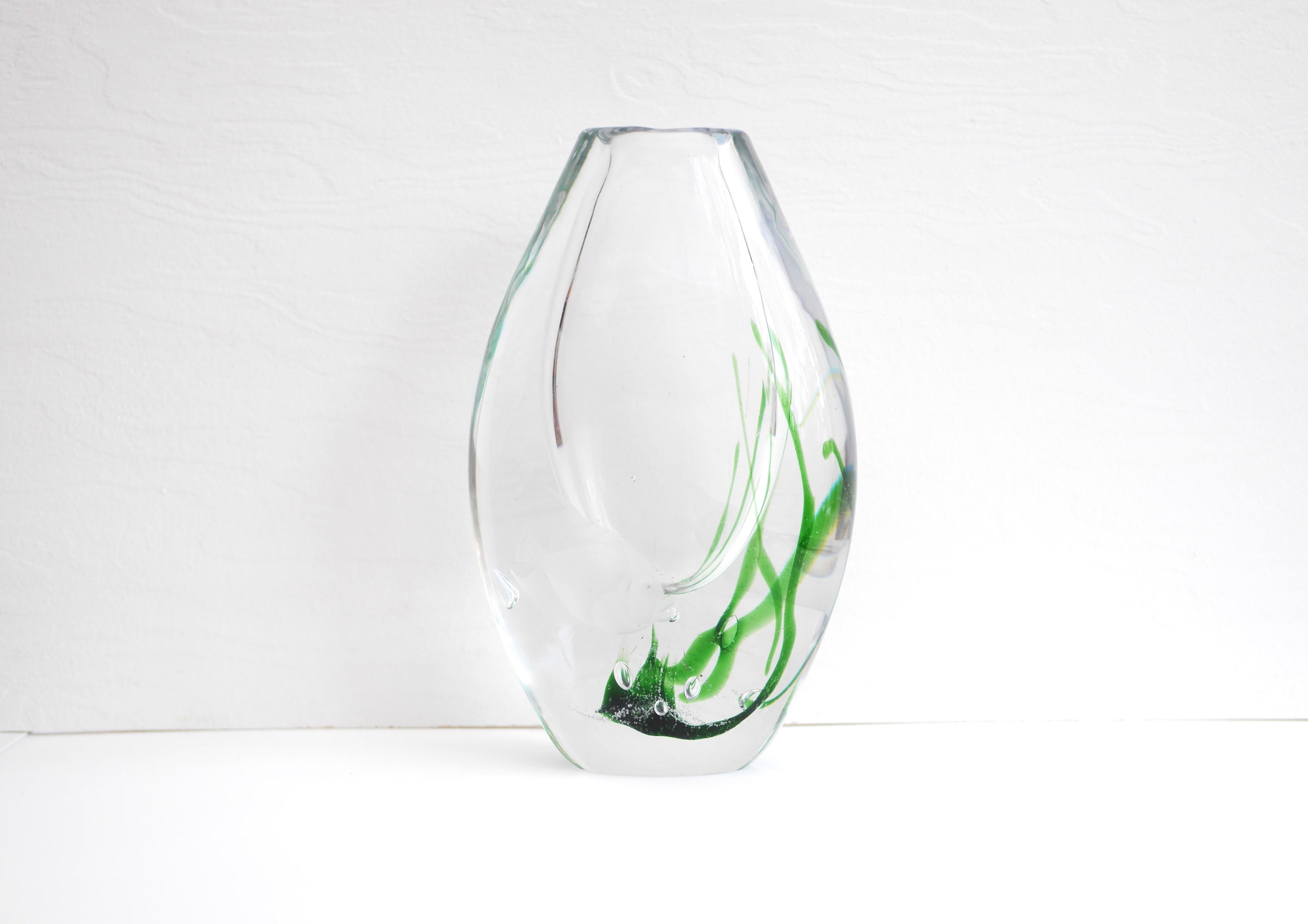 Mid-century modern seaweed and fish vase made by Vicke Lindstrand Kosta, Sweden For Sale 5