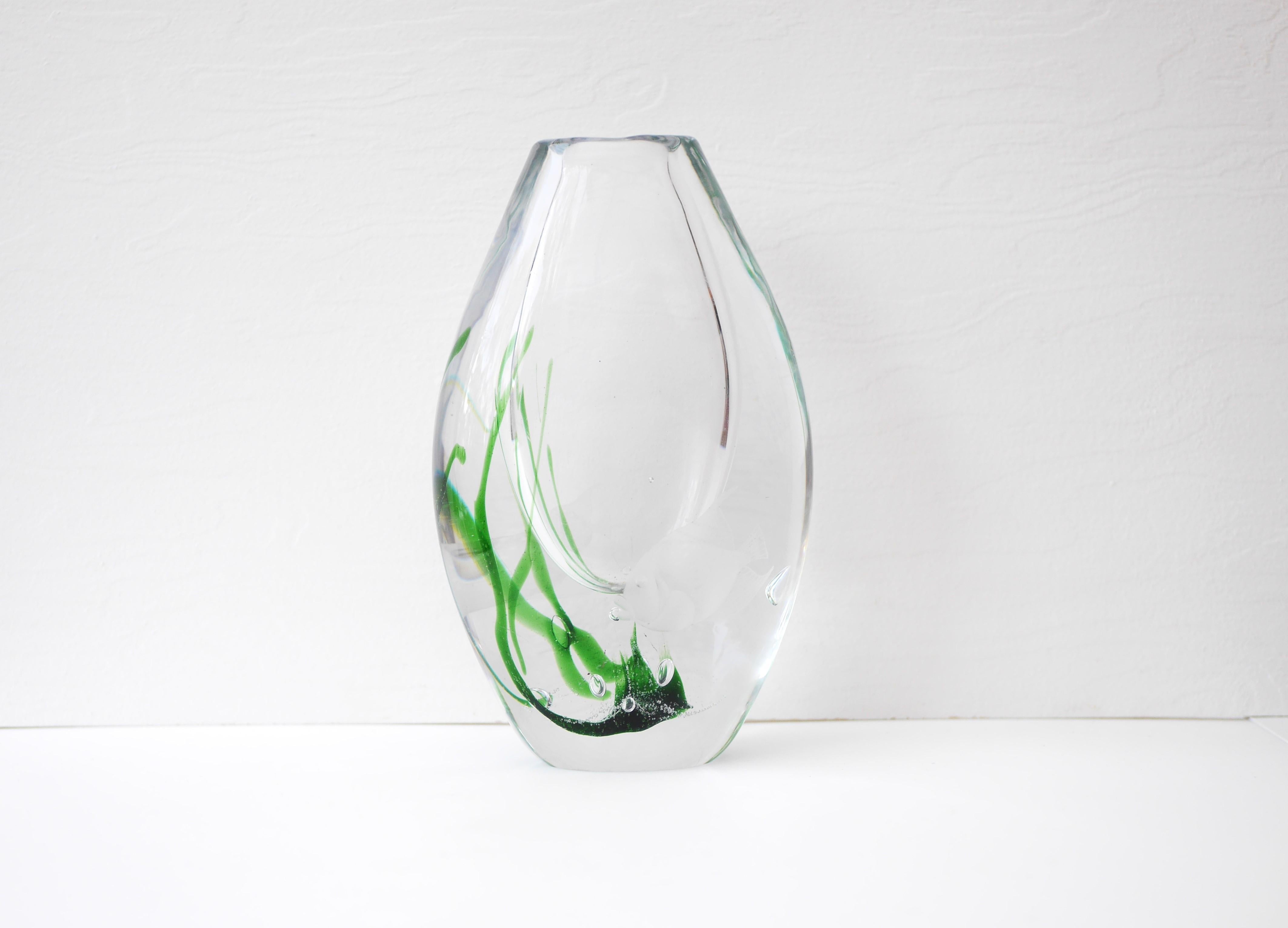 Scandinavian Modern Mid-century modern seaweed and fish vase made by Vicke Lindstrand Kosta, Sweden For Sale